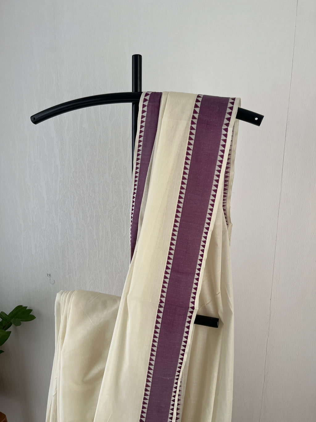 So-083 grape temple border kerala set saree