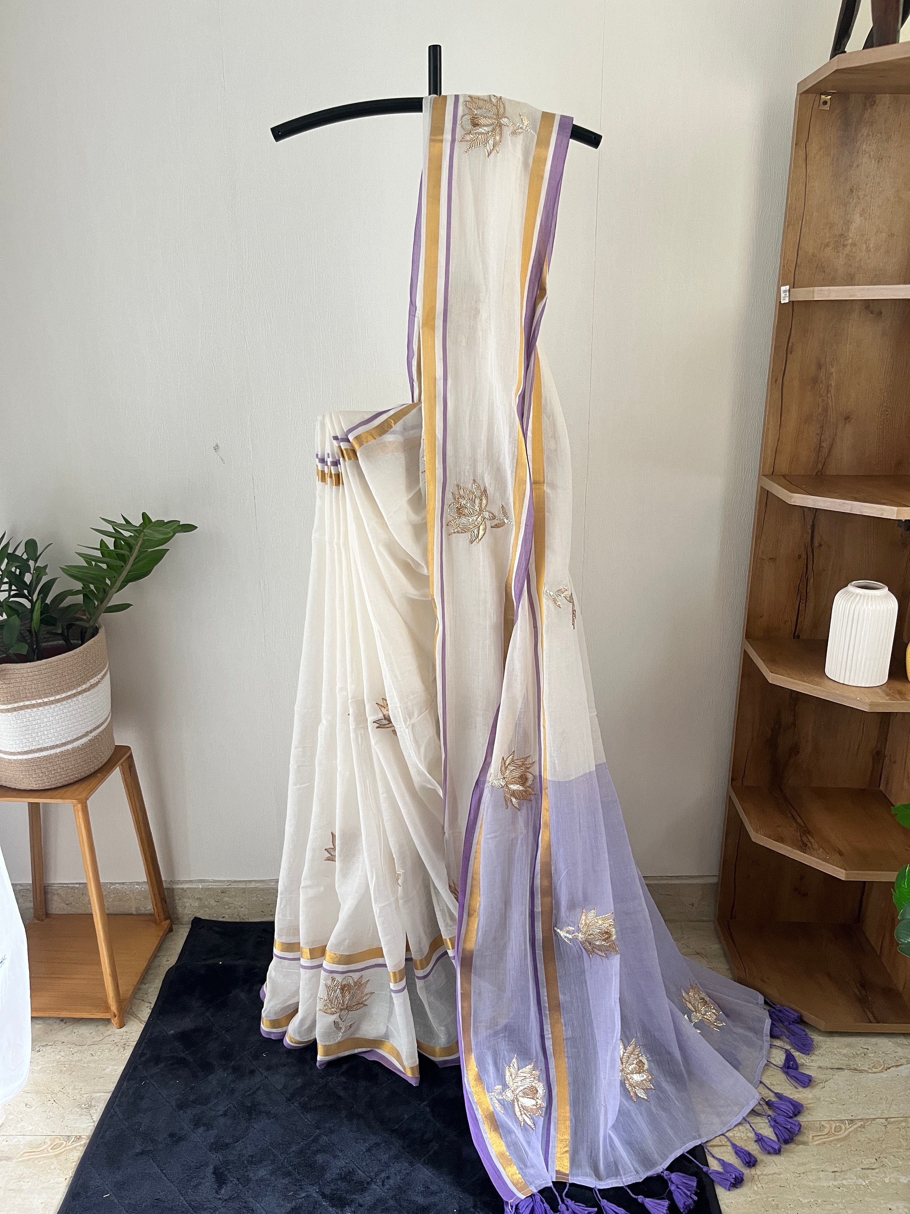 So -061 silver lotus embroidered with violet gap border