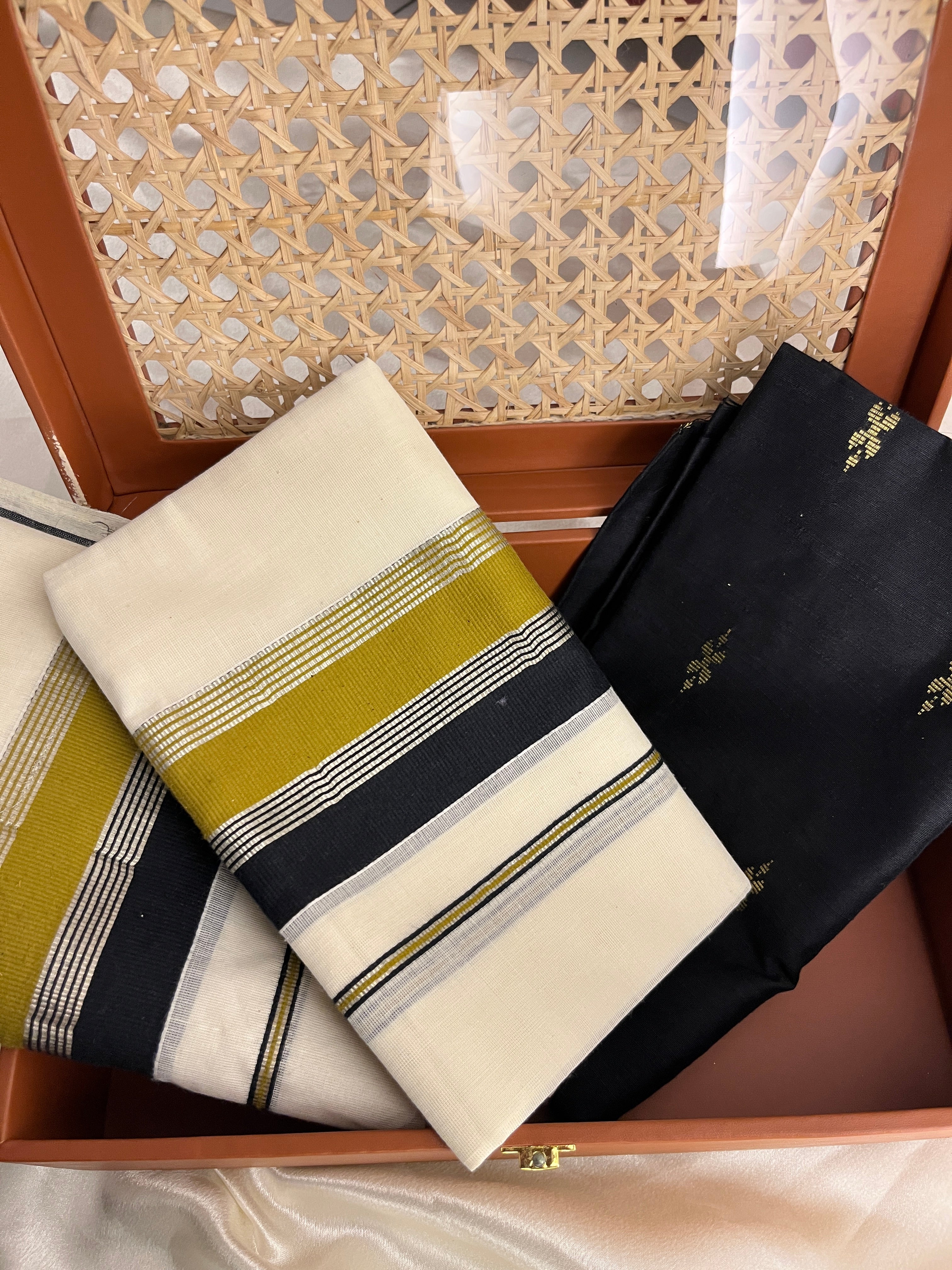 Ksm-001 black and olive green sett mundu with blouse piece