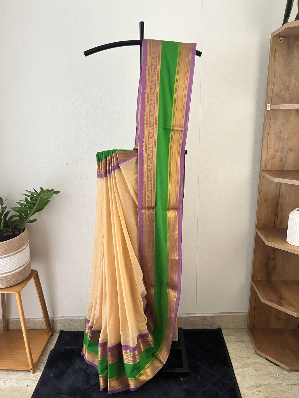 So-073 parrot green and lavender kanchi border with beige body mul cotton saree