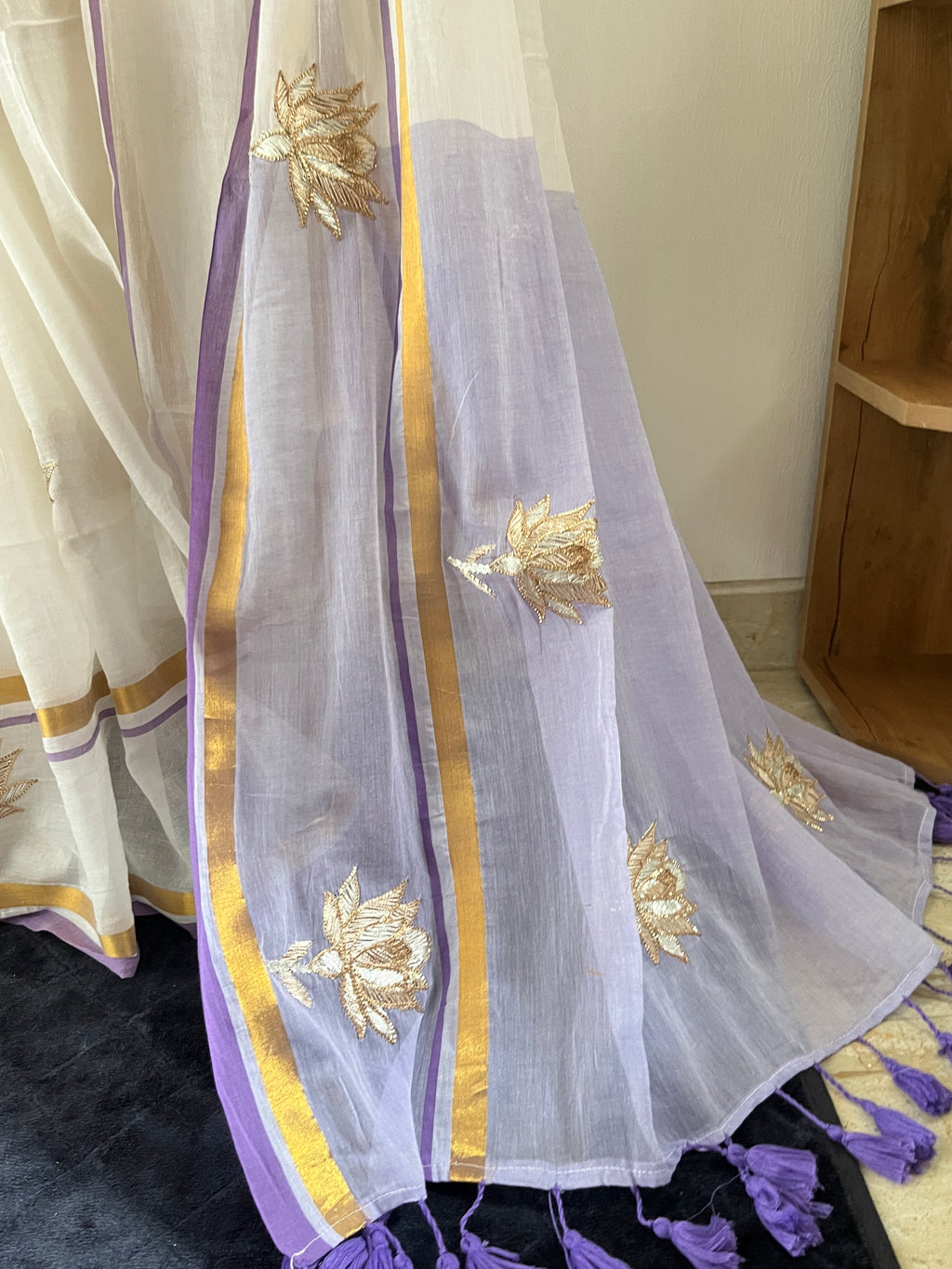 So -061 silver lotus embroidered with violet gap border
