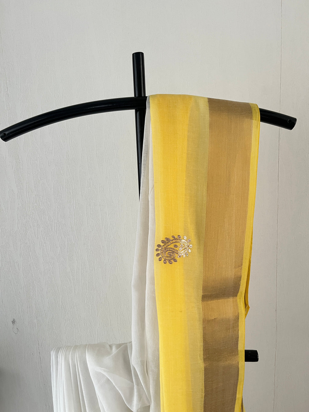 So-063 golden embroidered white and yellow body with golden zari