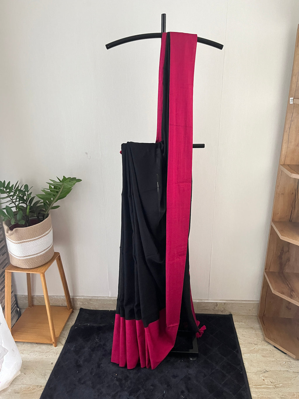 So-089 black and pink mul cotton saree