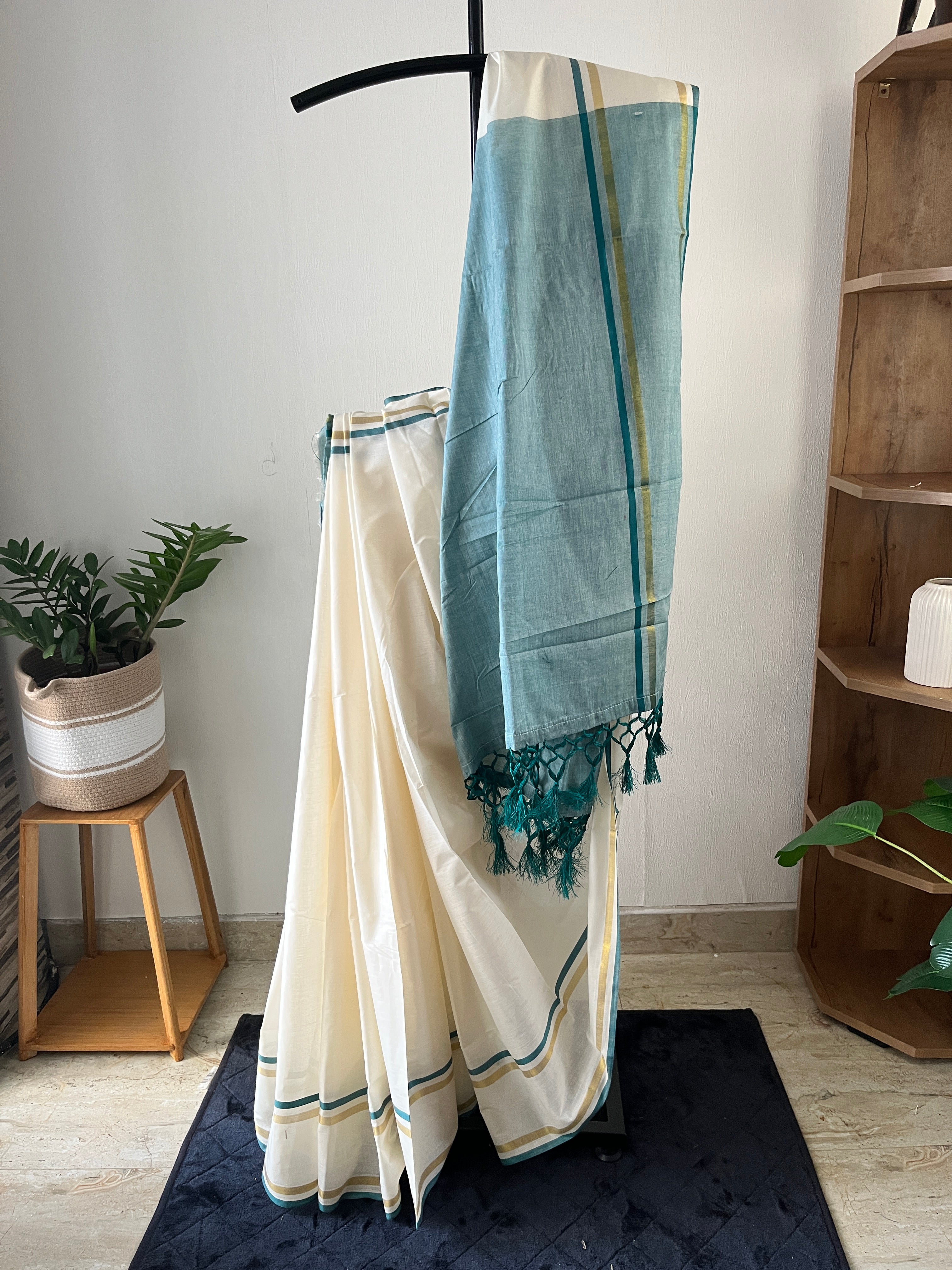 So-012 rama green kerala saree in 100 count mul cotton