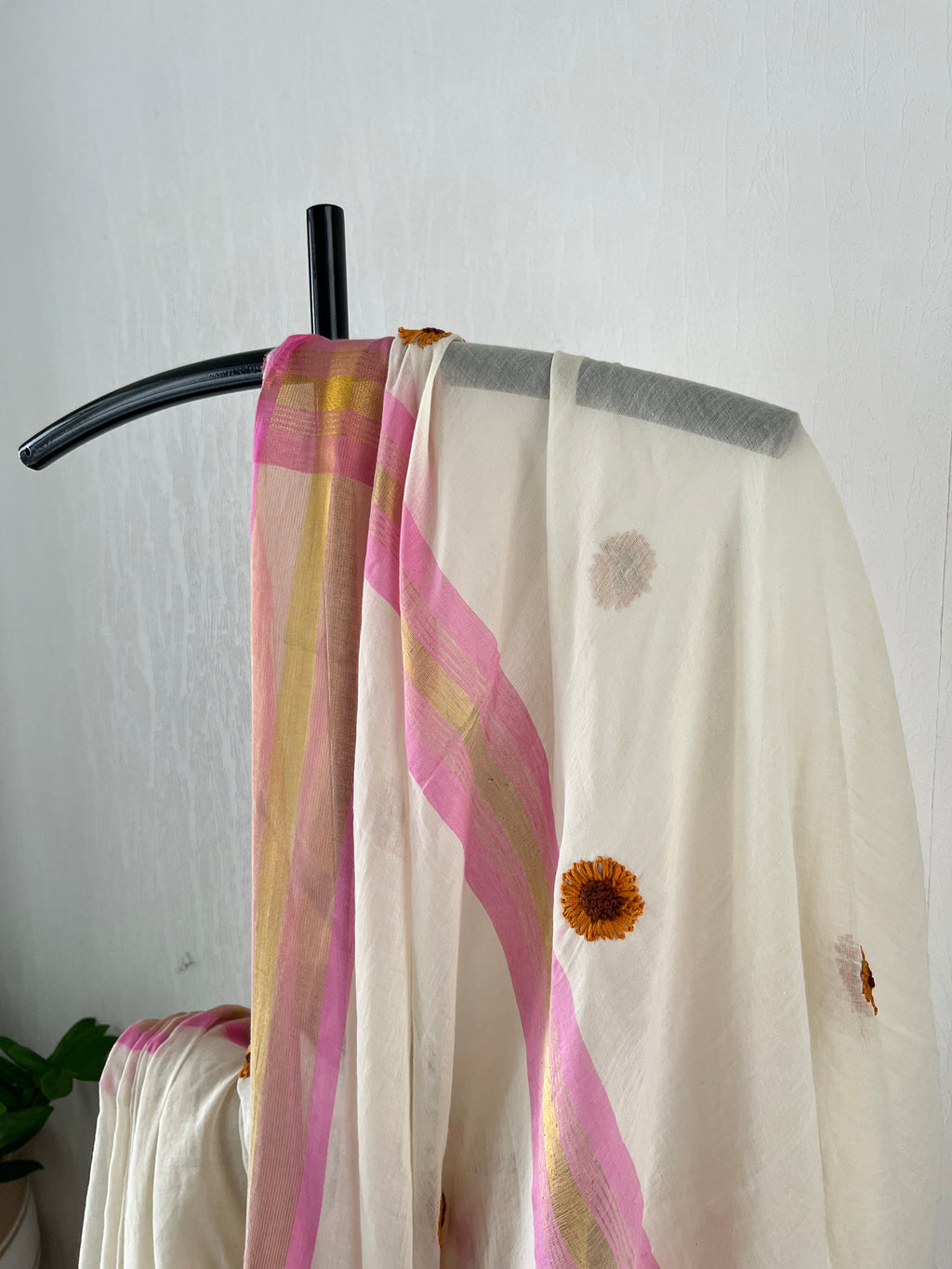 Sm-037 pink zari border with crochet embroidery mul cotton kerala saree