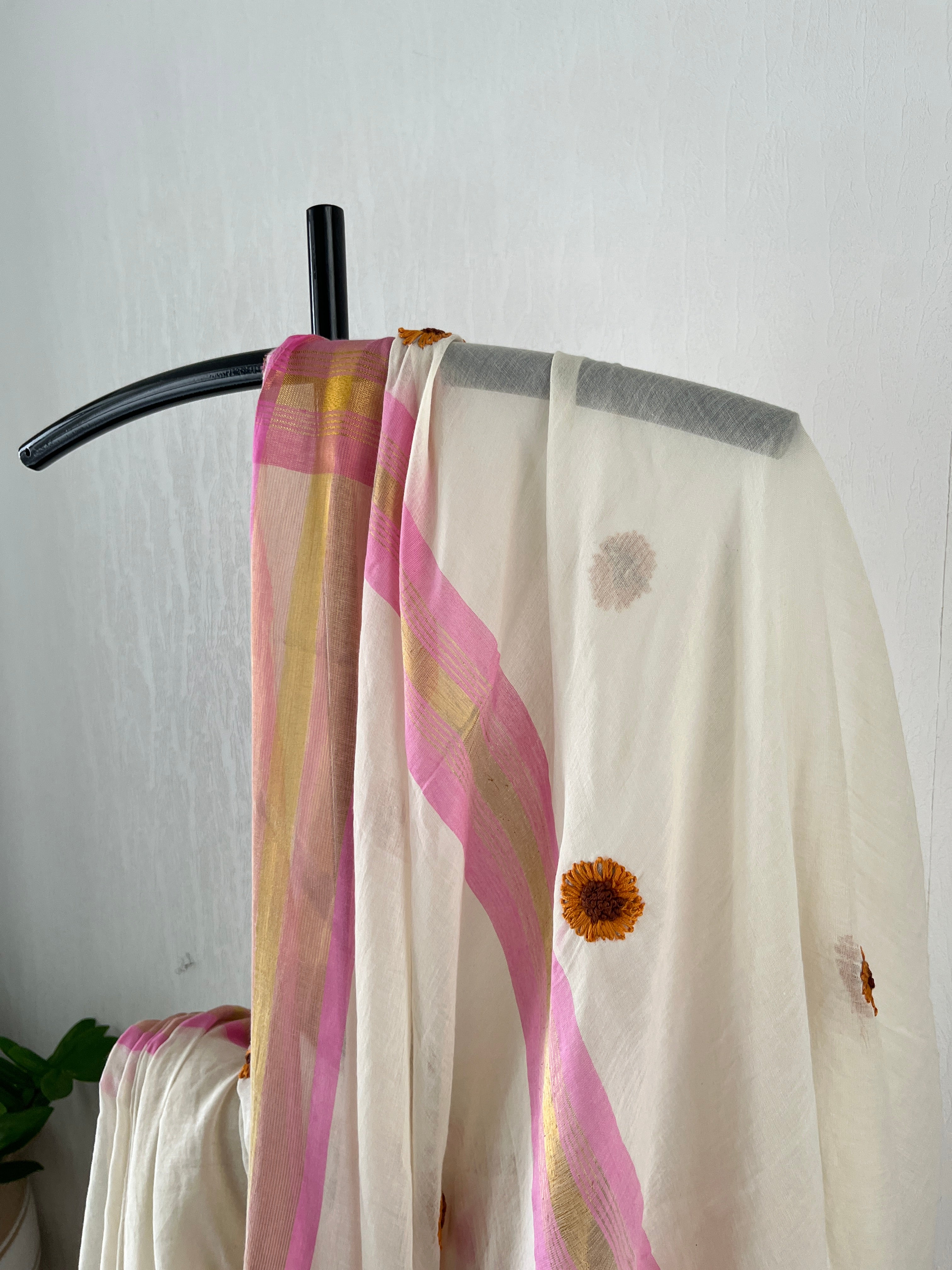 Sm-037 pink zari border with crochet embroidery mul cotton kerala saree