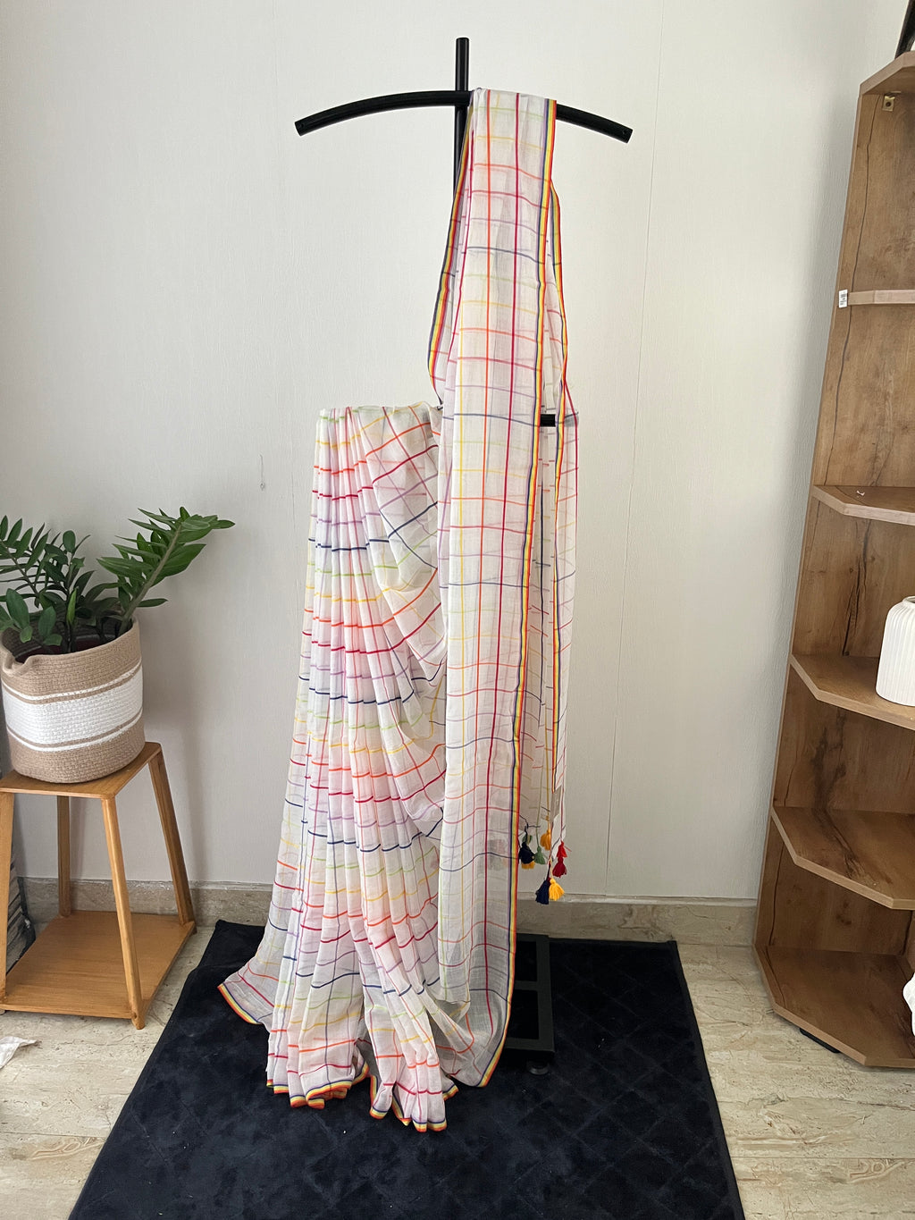 Sm-052 white multicolor check mul cotton saree