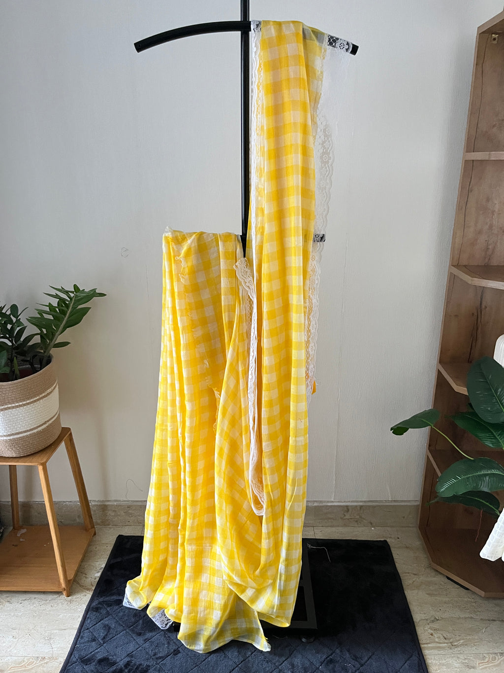 Sg-002 yellow gingham with white lace