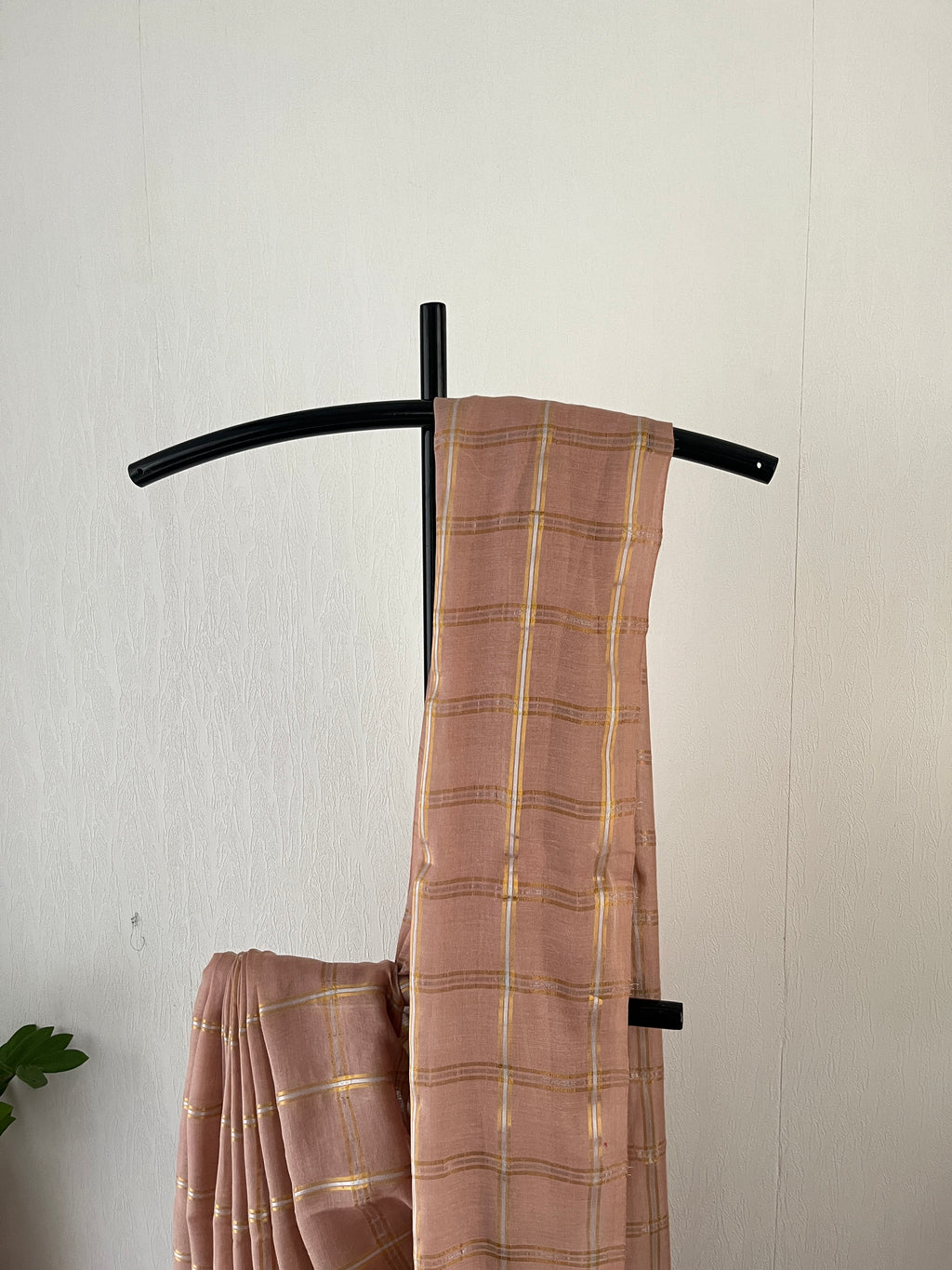 So-067 mauve peach with golden and silver checks