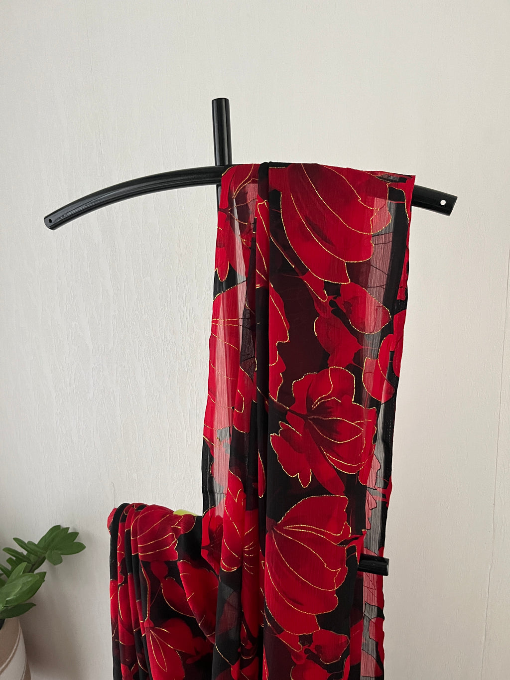 Sc-020 black and red flower chiffon saree
