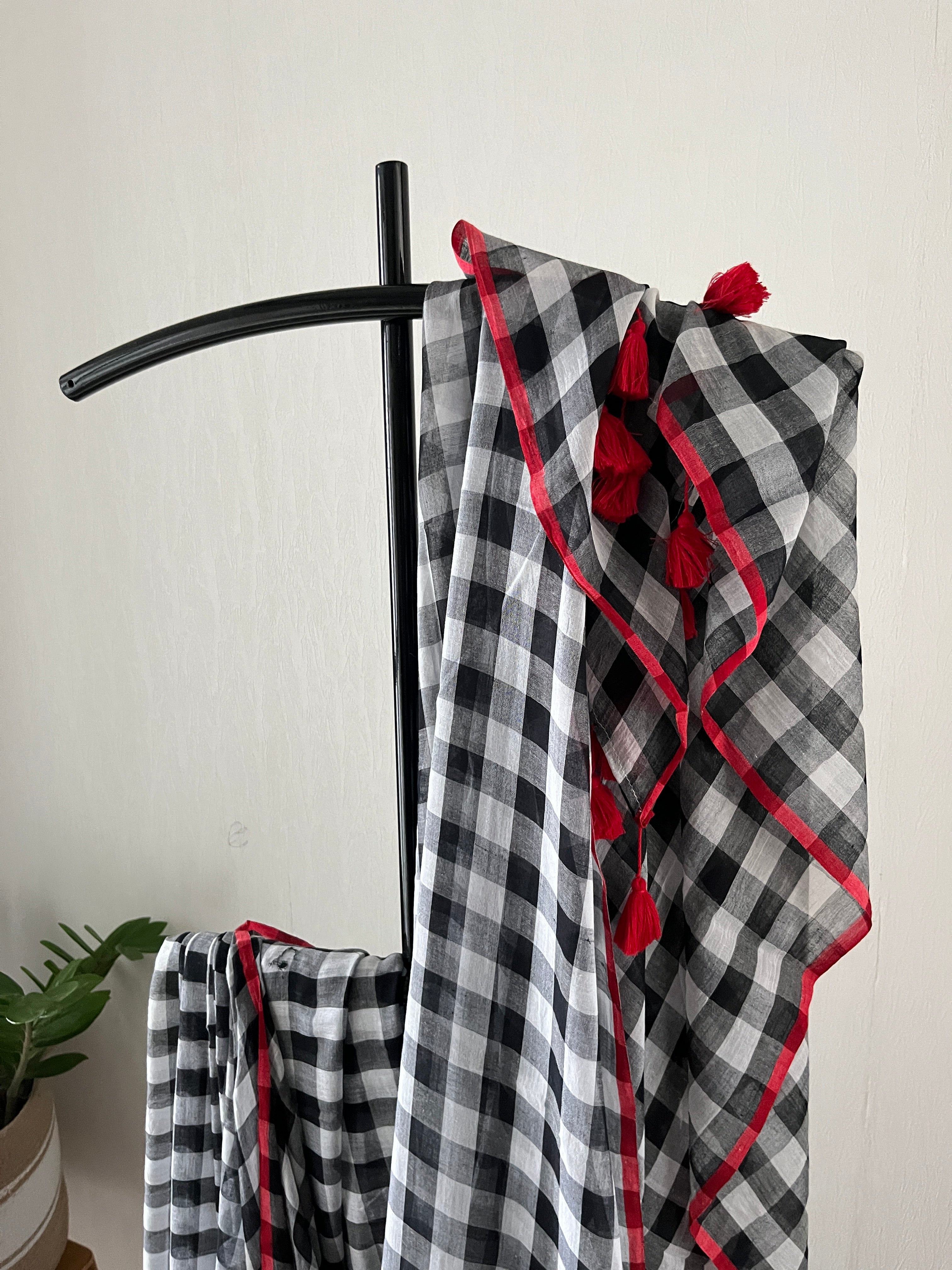 Sg-004 black with red border gingham
