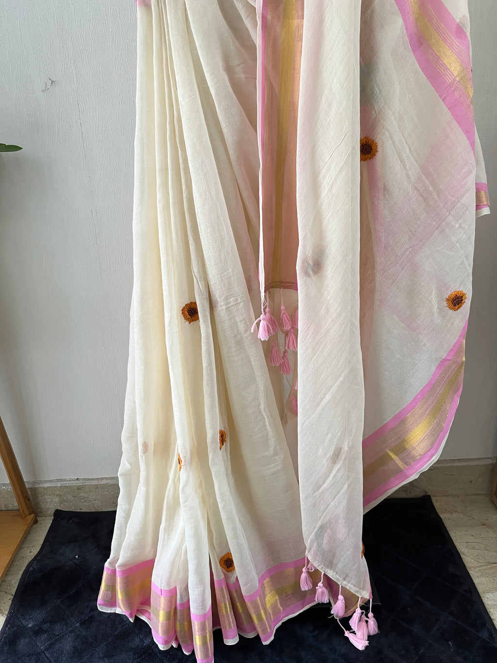 Sm-037 pink zari border with crochet embroidery mul cotton kerala saree