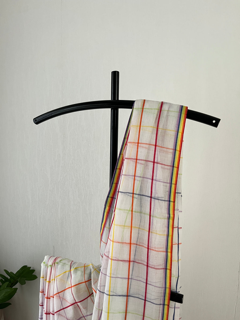 Sm-052 white multicolor check mul cotton saree