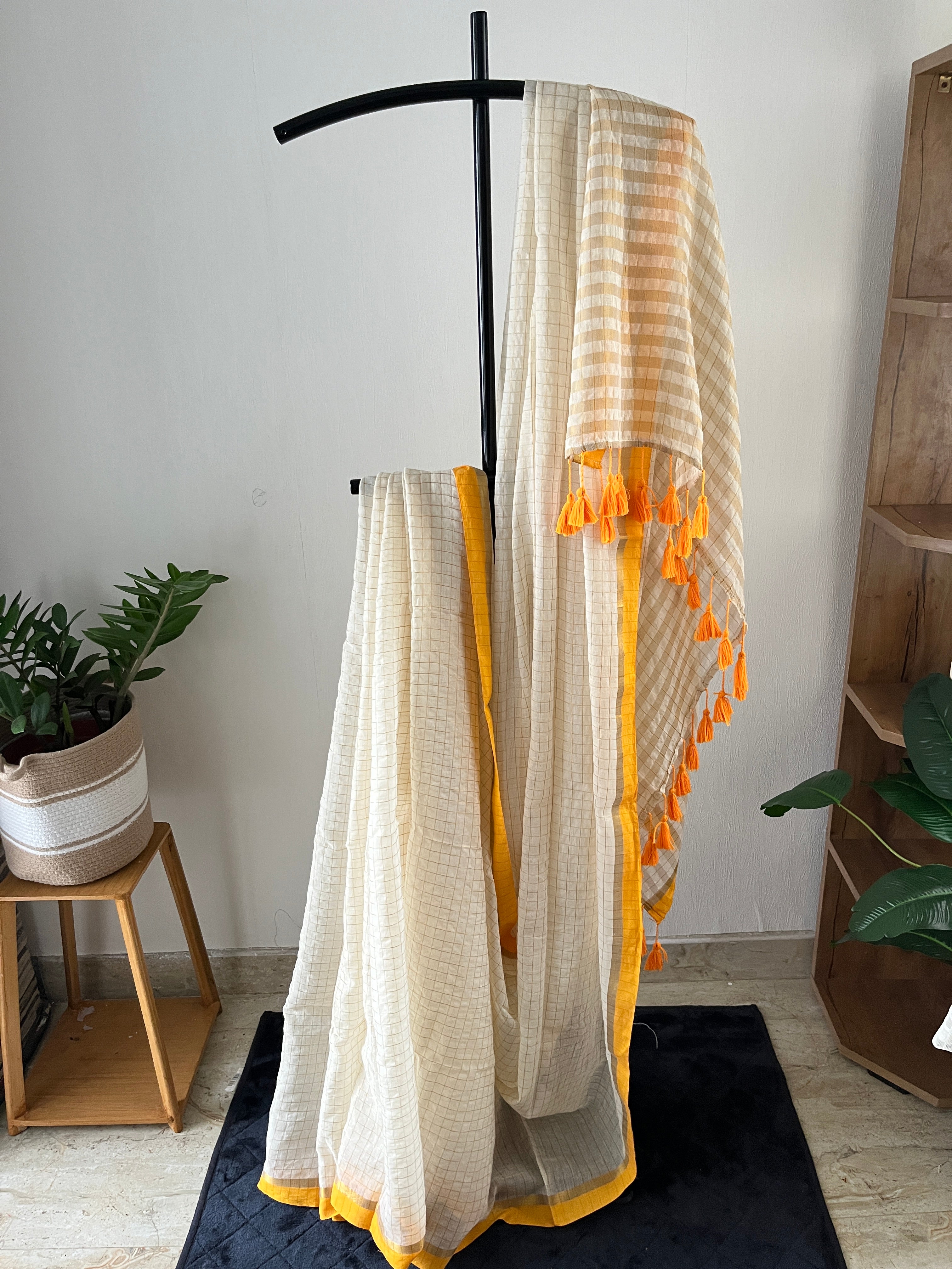 Sg-008 off white check with yellow border mul cotton saree