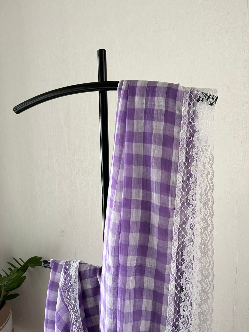 Sg-003 violet gingham with white lace
