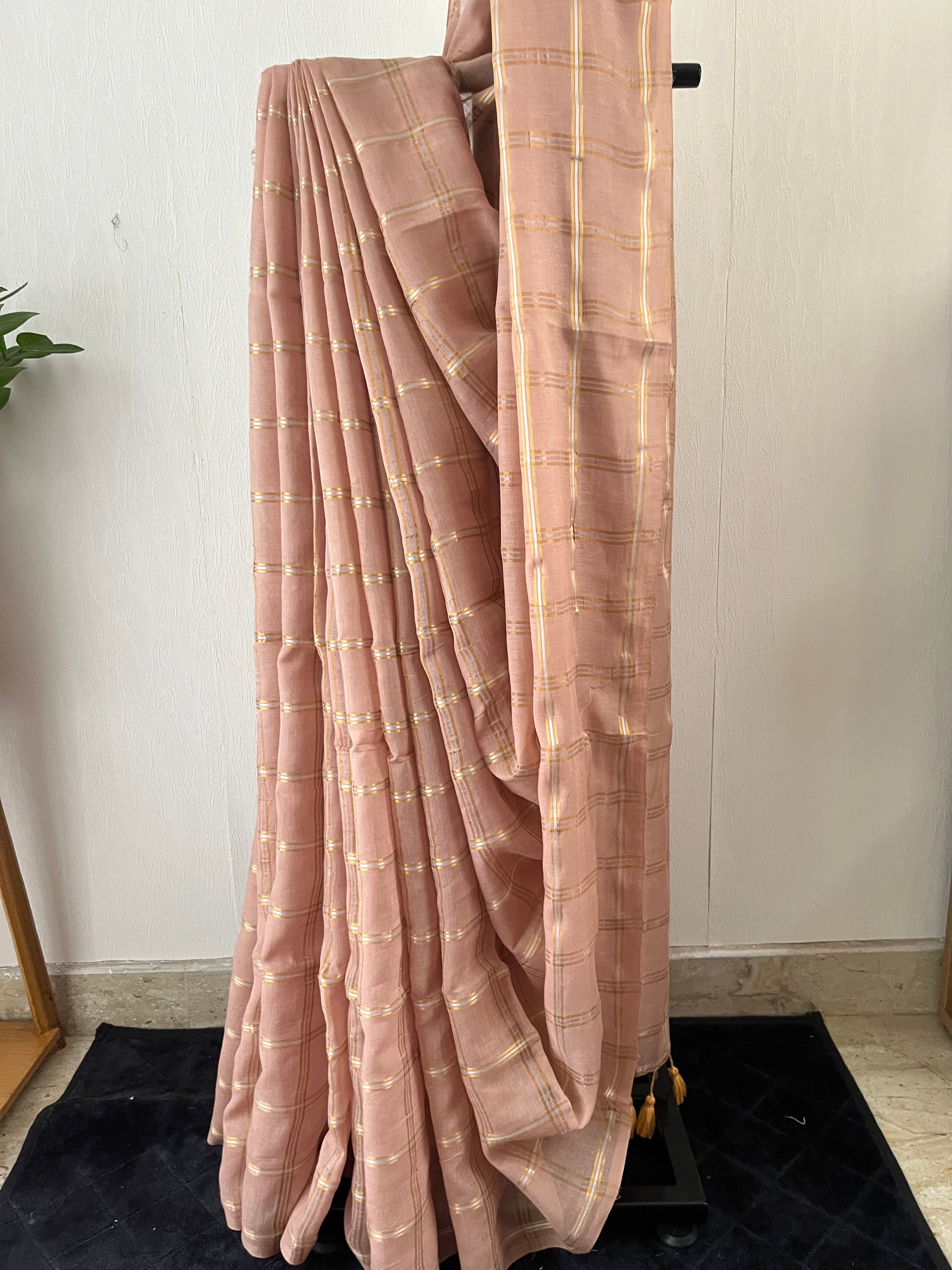 So-067 mauve peach with golden and silver checks