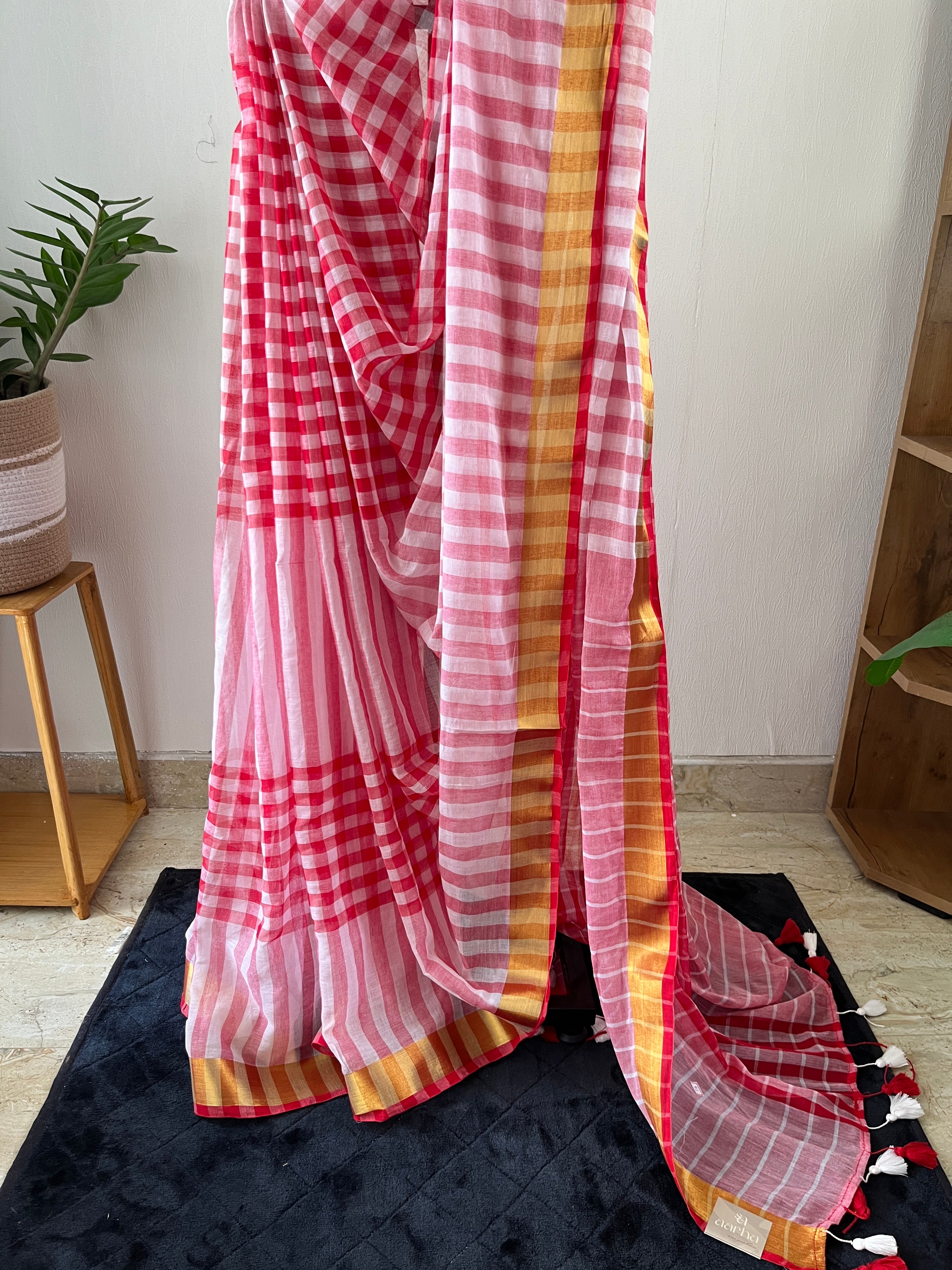 SO-001 red check with kasavu border mul cotton saree