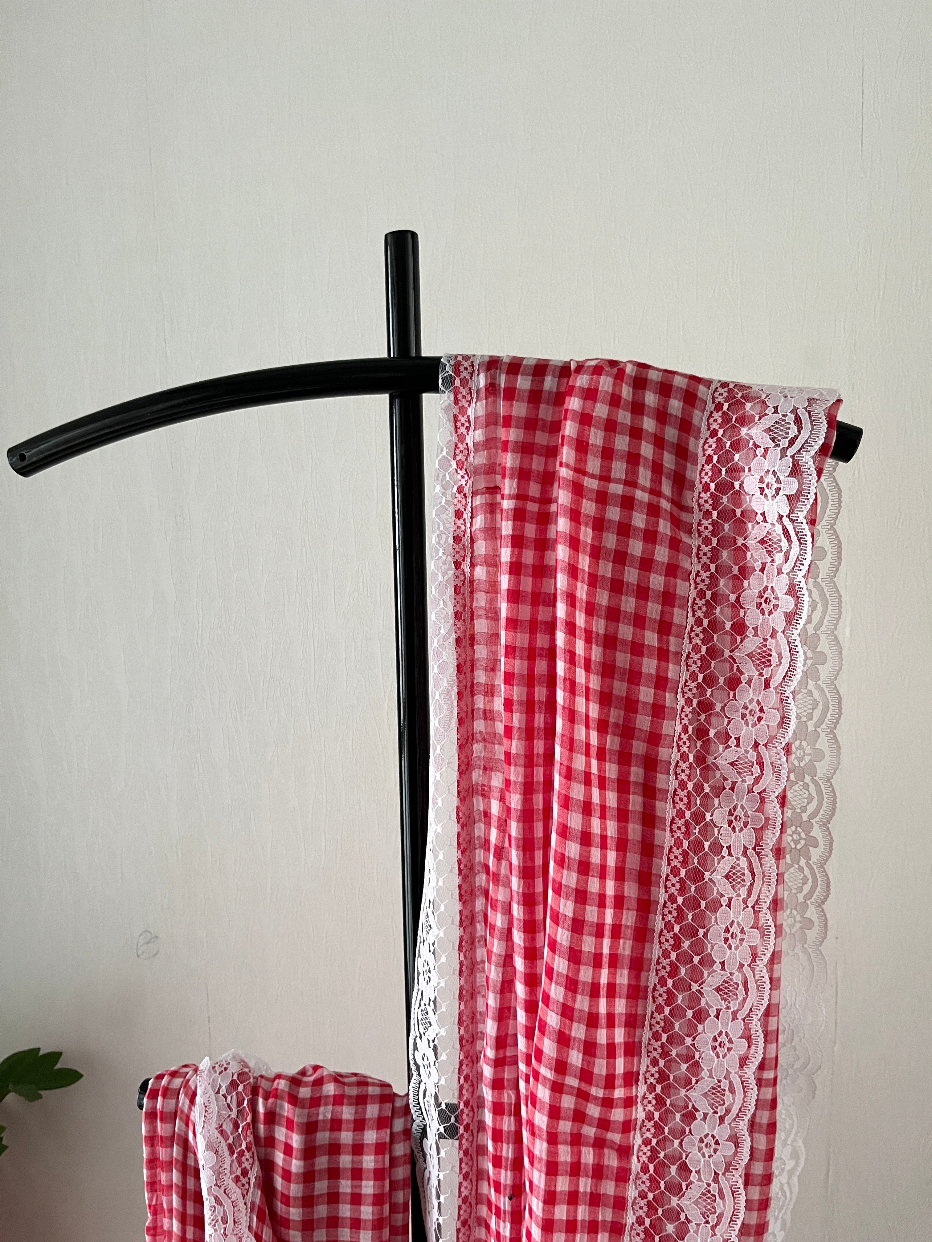 Sg-001 red gingham with white lace