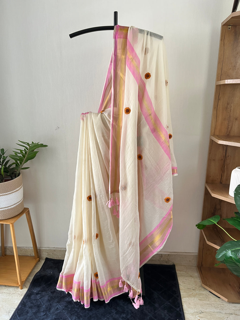 Sm-037 pink zari border with crochet embroidery mul cotton kerala saree