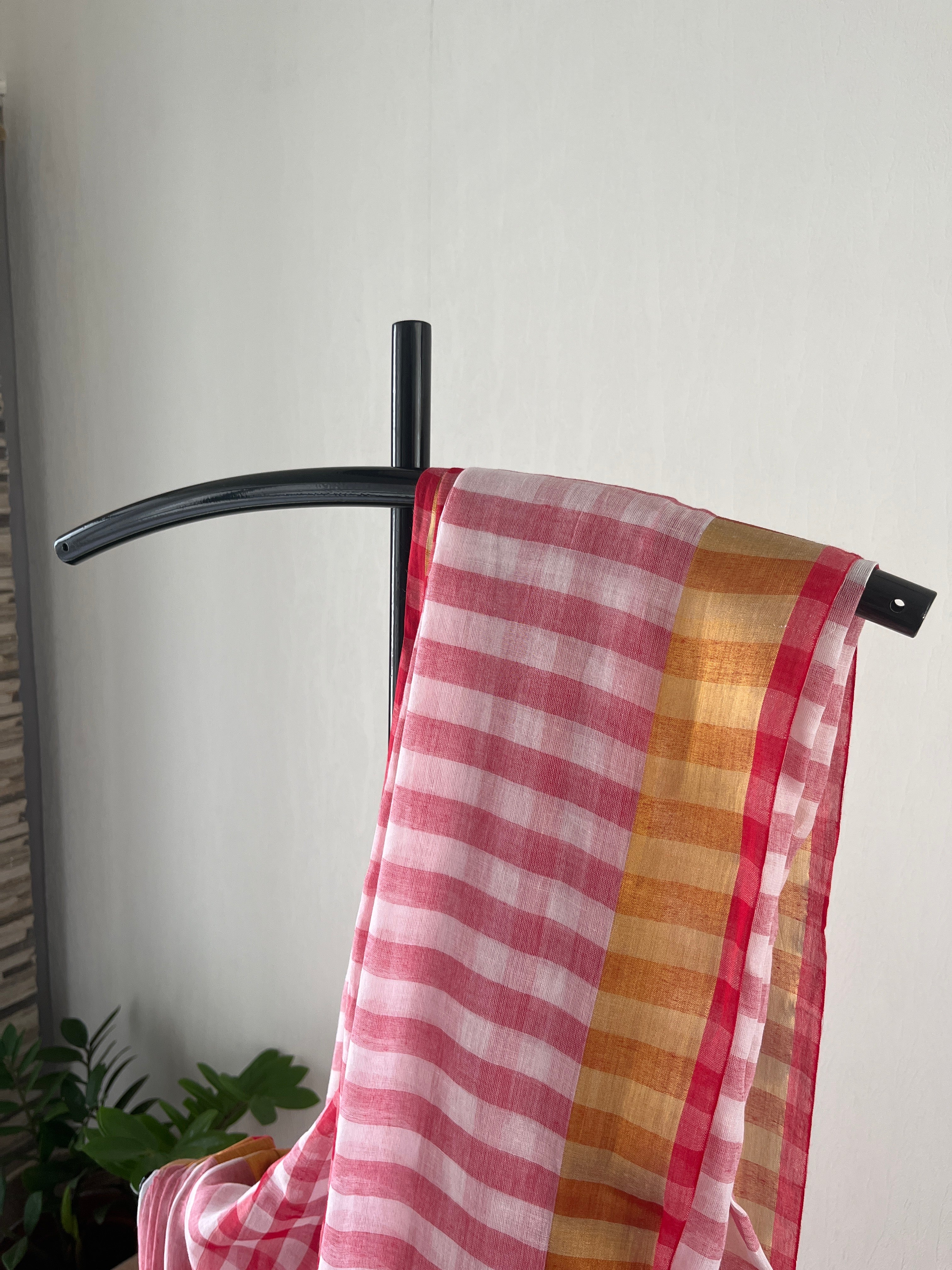 SO-001 red check with kasavu border mul cotton saree