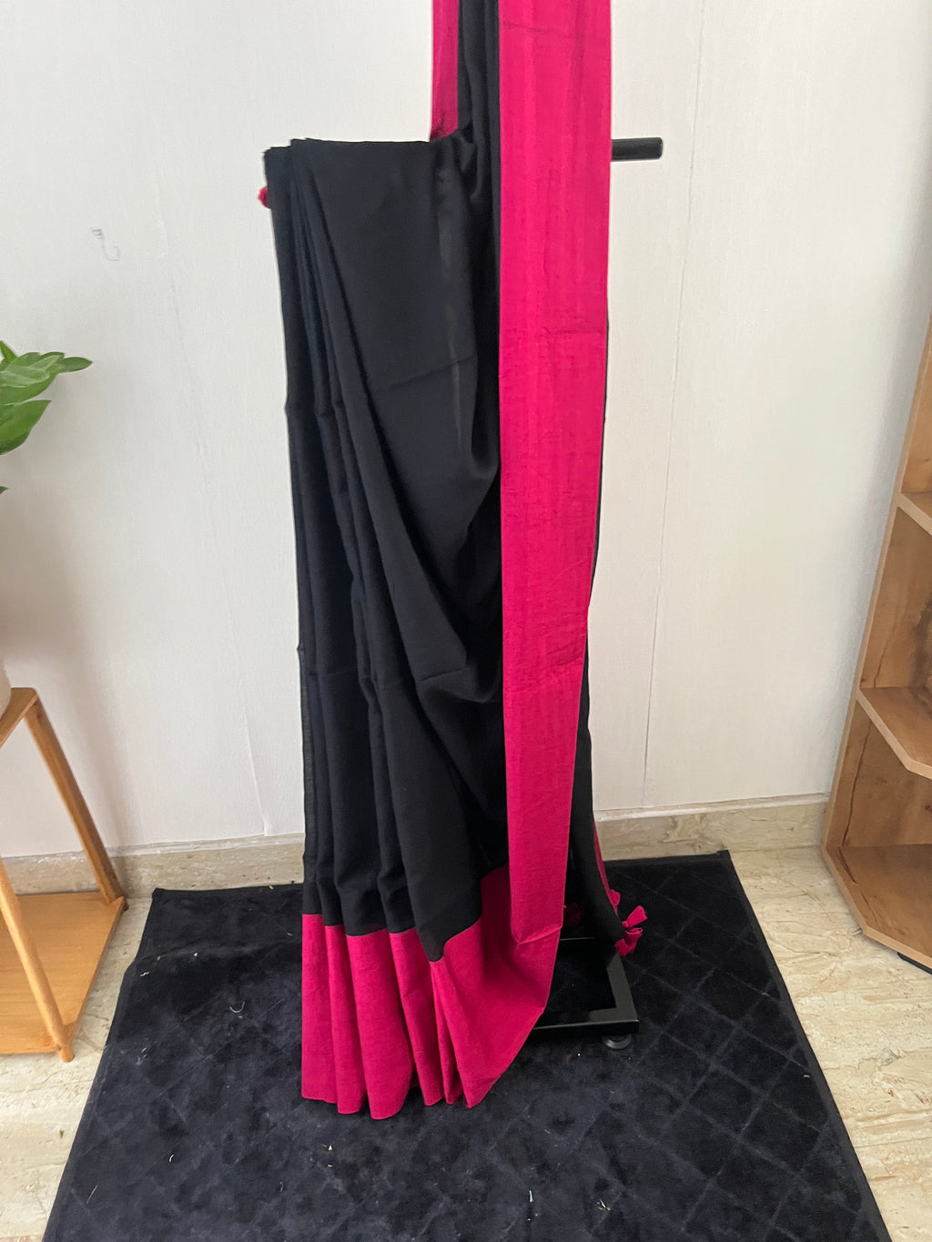 So-089 black and pink mul cotton saree