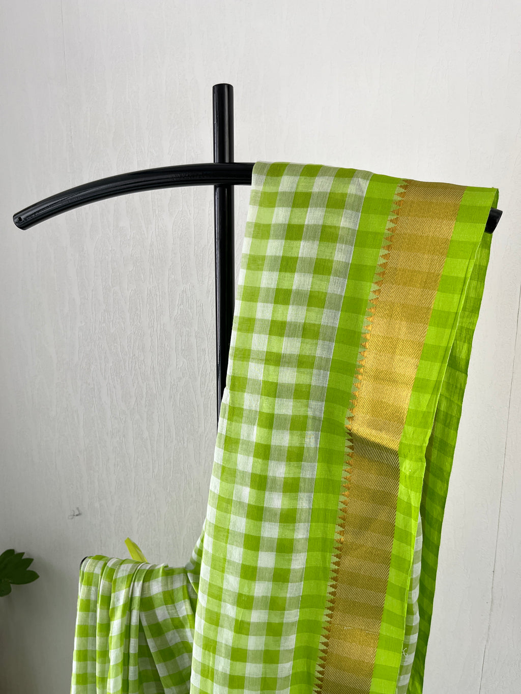 Sm-041 green check with zari border