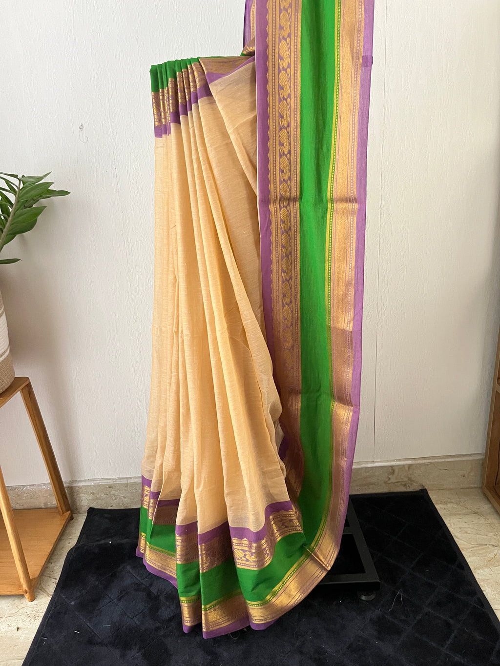 So-073 parrot green and lavender kanchi border with beige body mul cotton saree