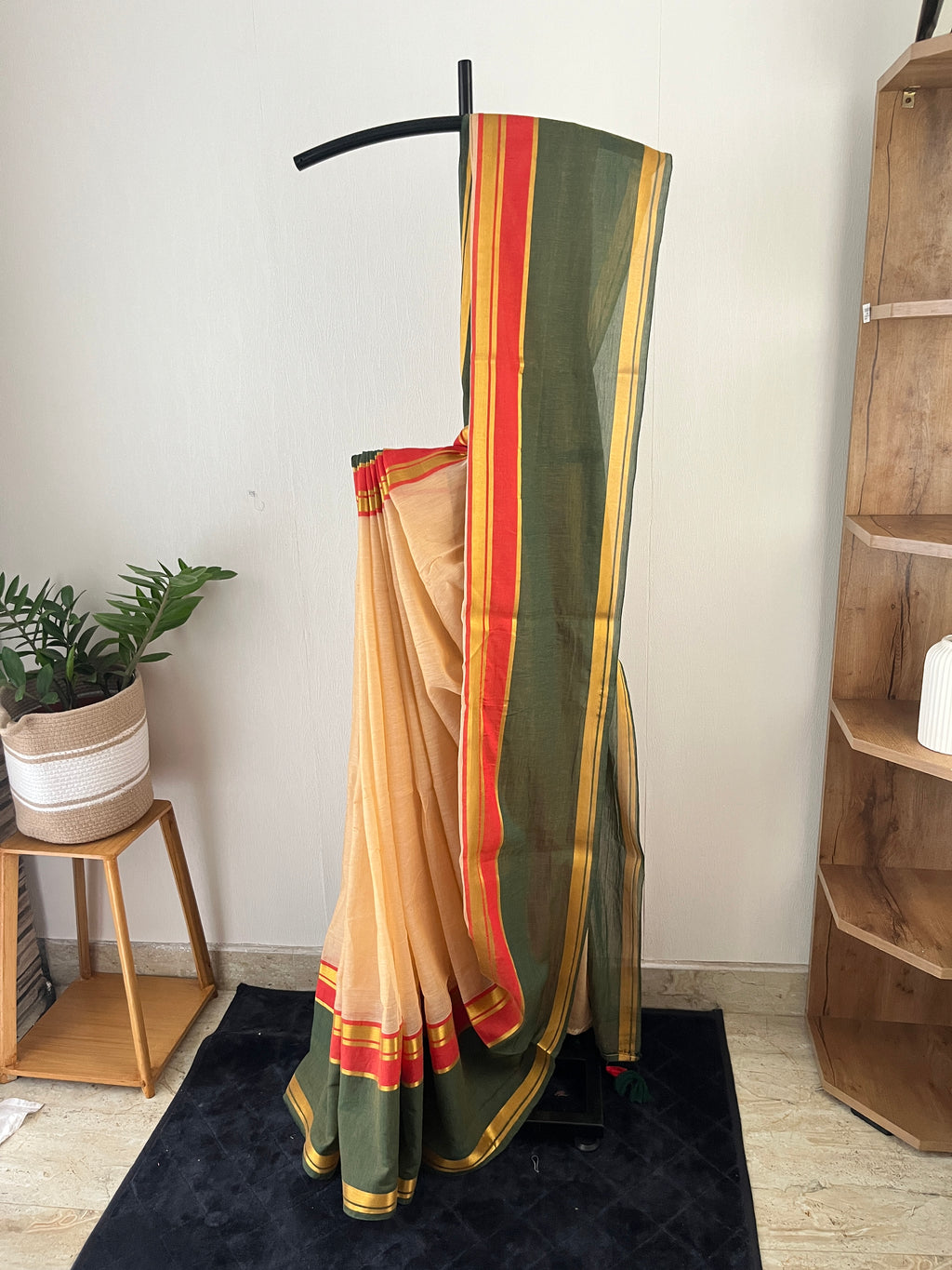 So-059 teal green and red kanchi border with beige body