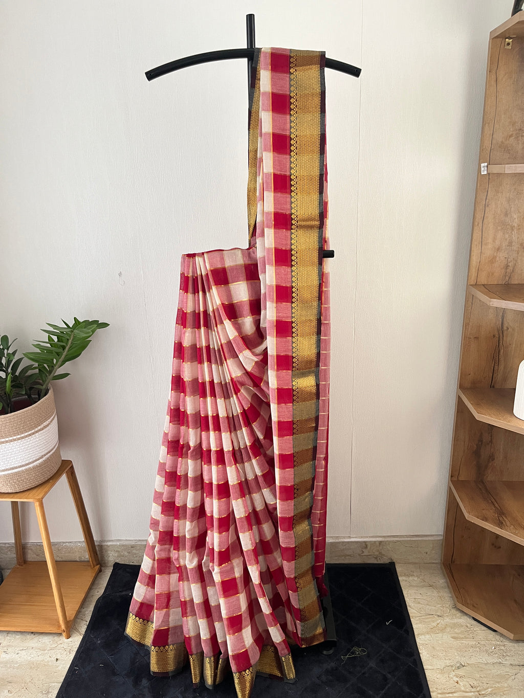 So-071 reddish maroon chech with zari border mul cotton saree.