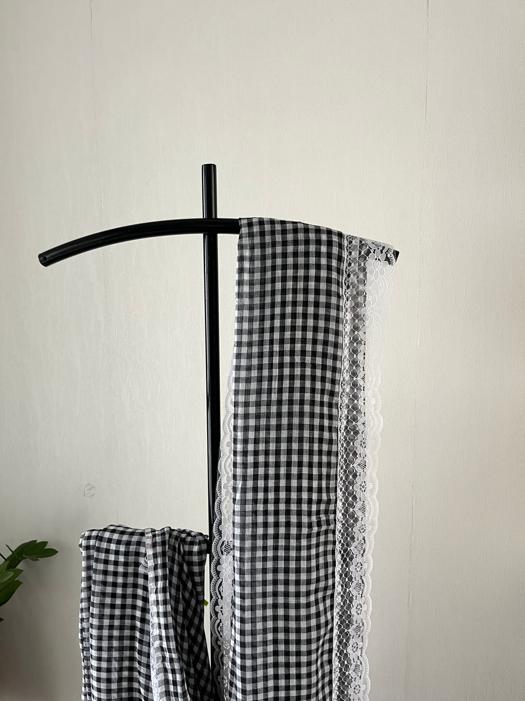 Sg-005 black with white lace gingham