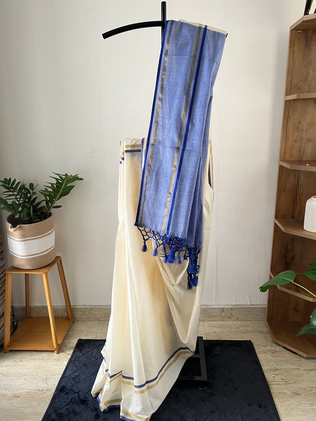 So-010 blue kerala saree in 100 count mul cotton