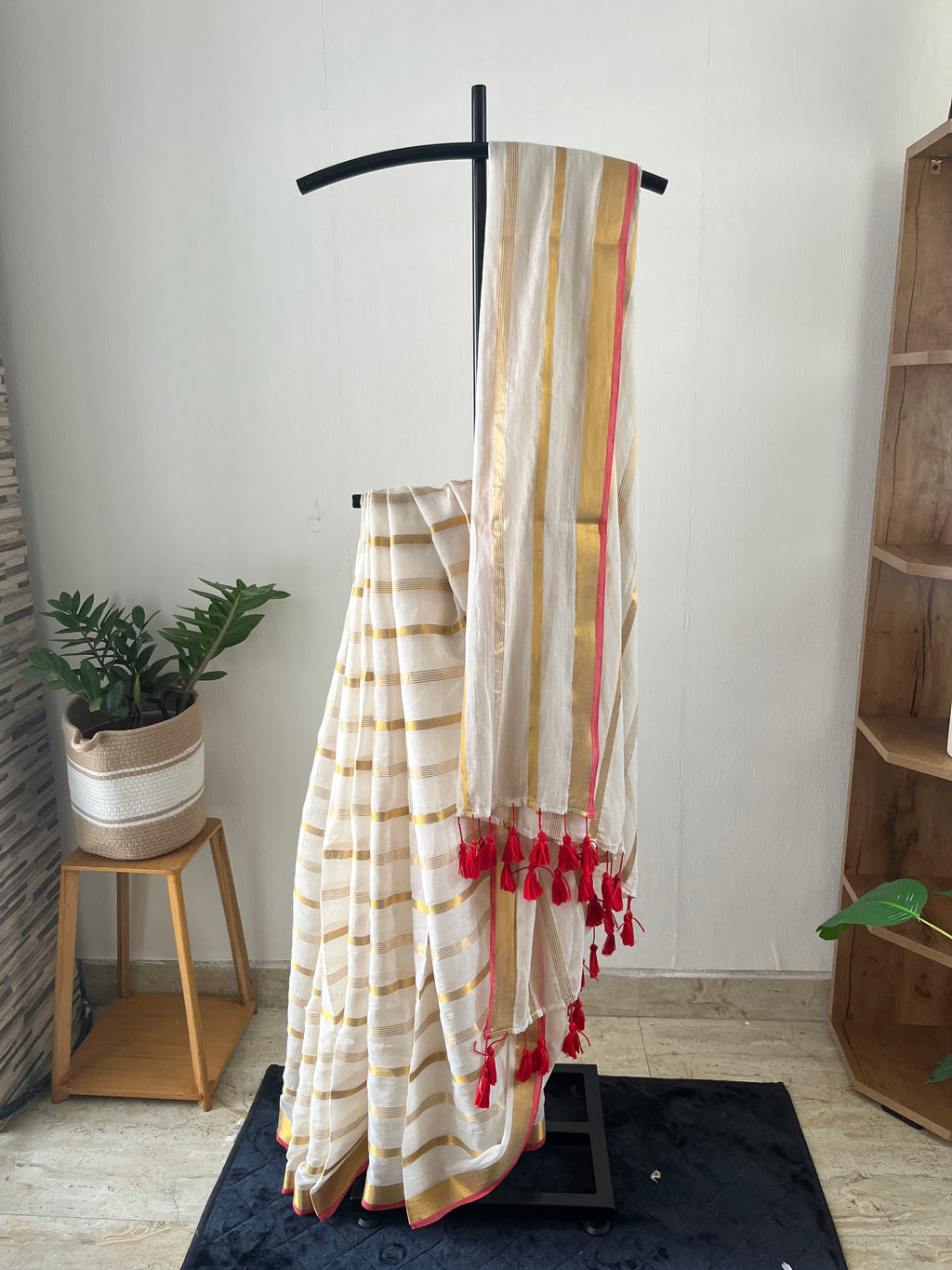 Sm-005 golden stripes with red border mul cotton saree