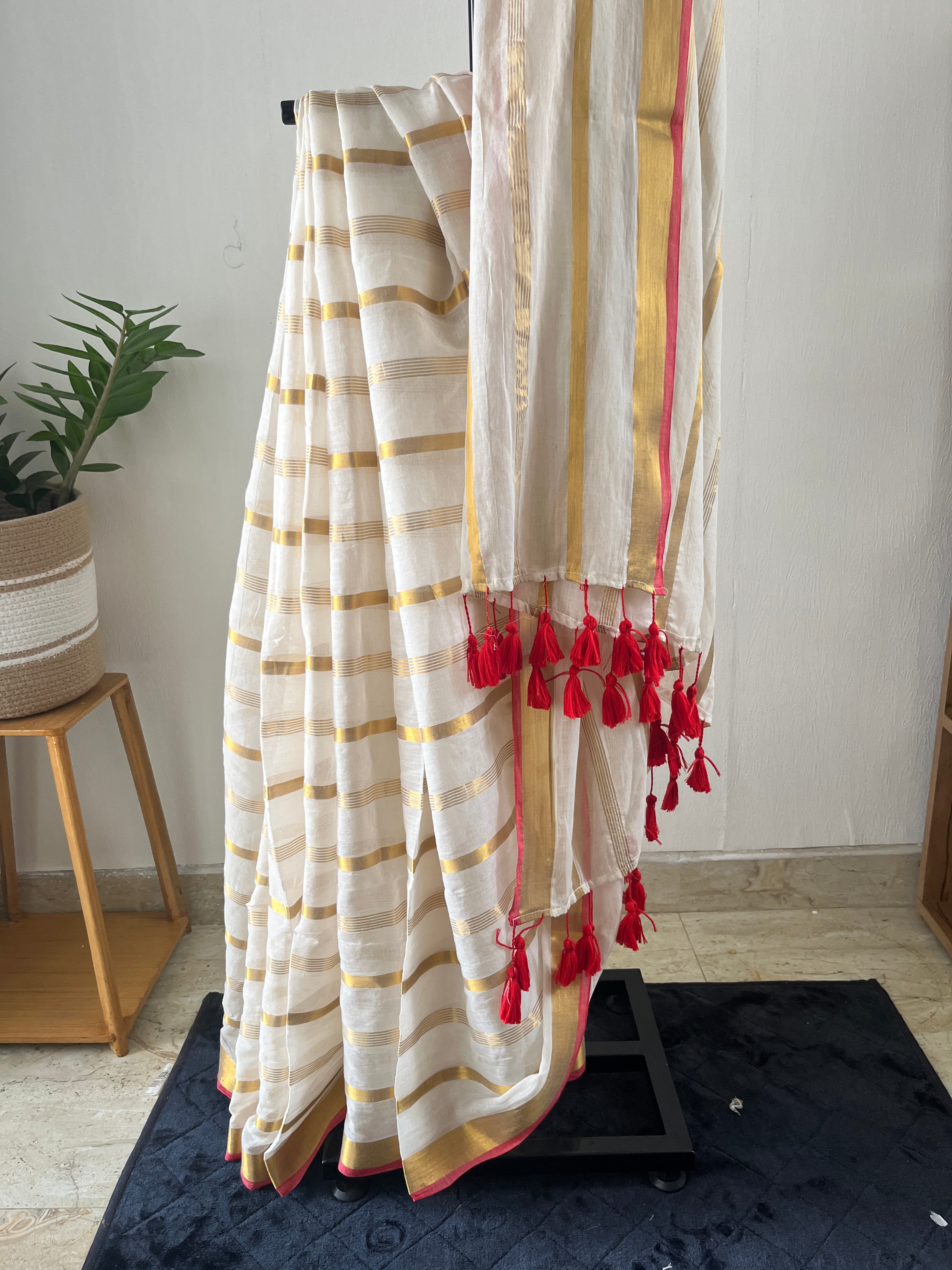 Sm-005 golden stripes with red border mul cotton saree