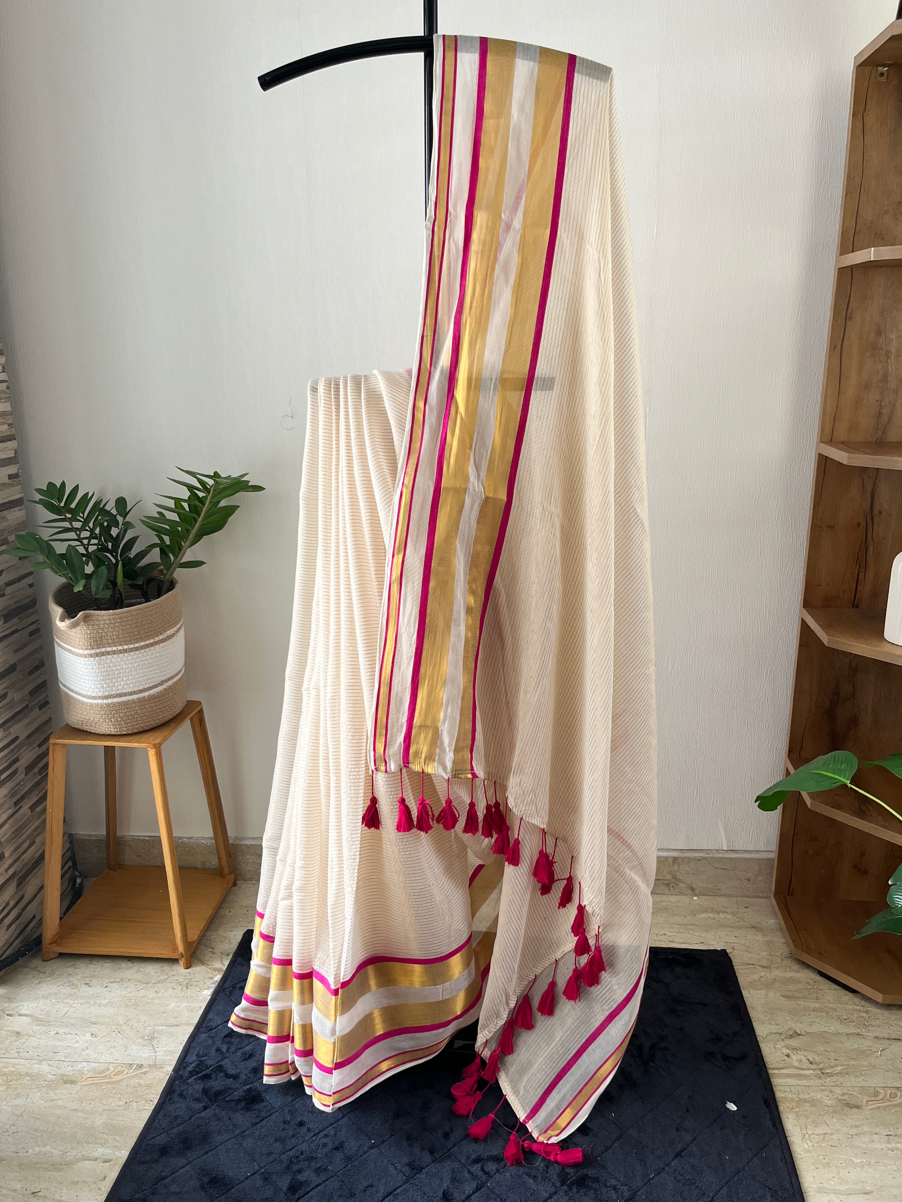 So-008 stripes with pink small gap border mul  cotton saree
