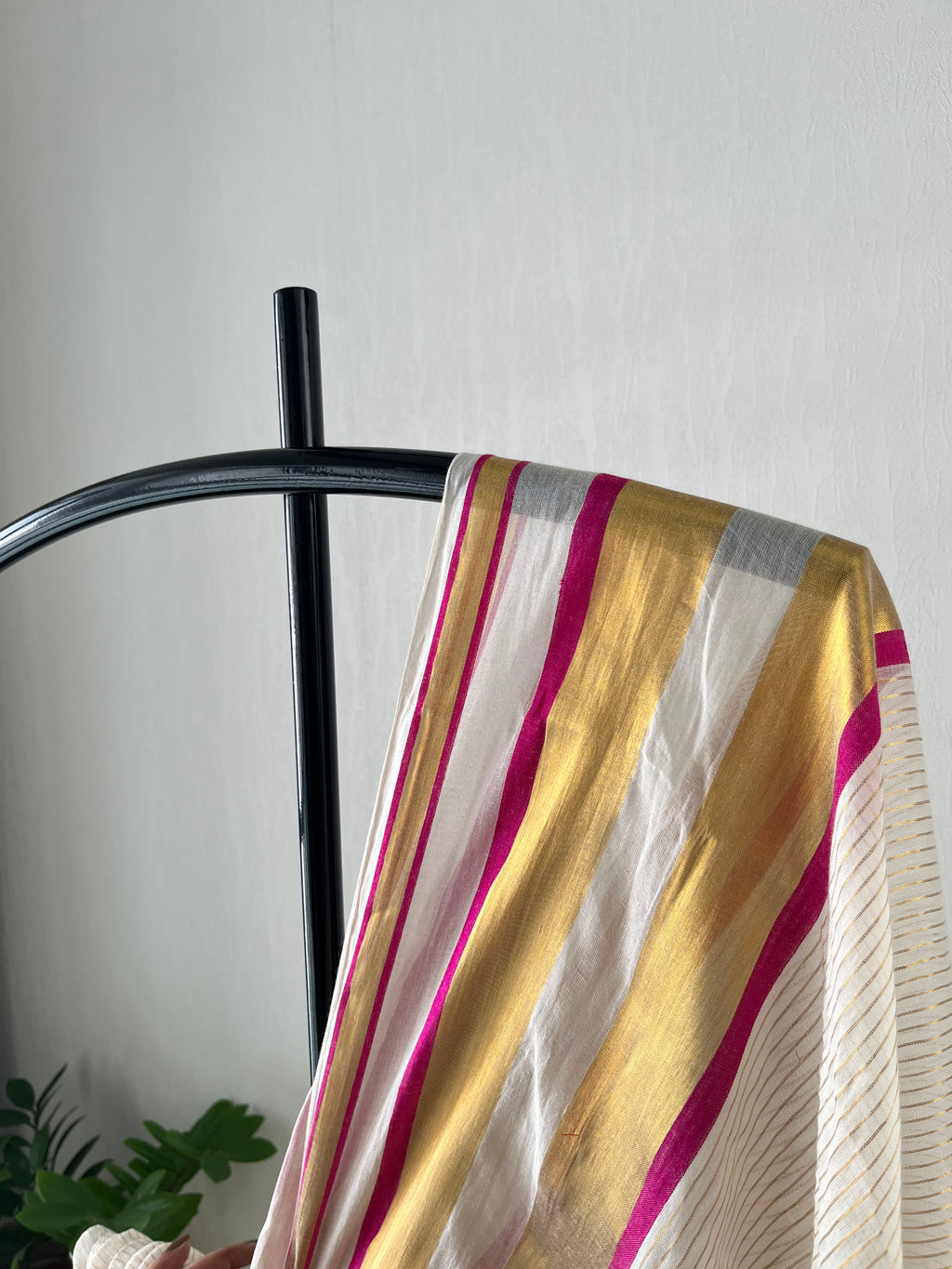 So-008 stripes with pink small gap border mul  cotton saree