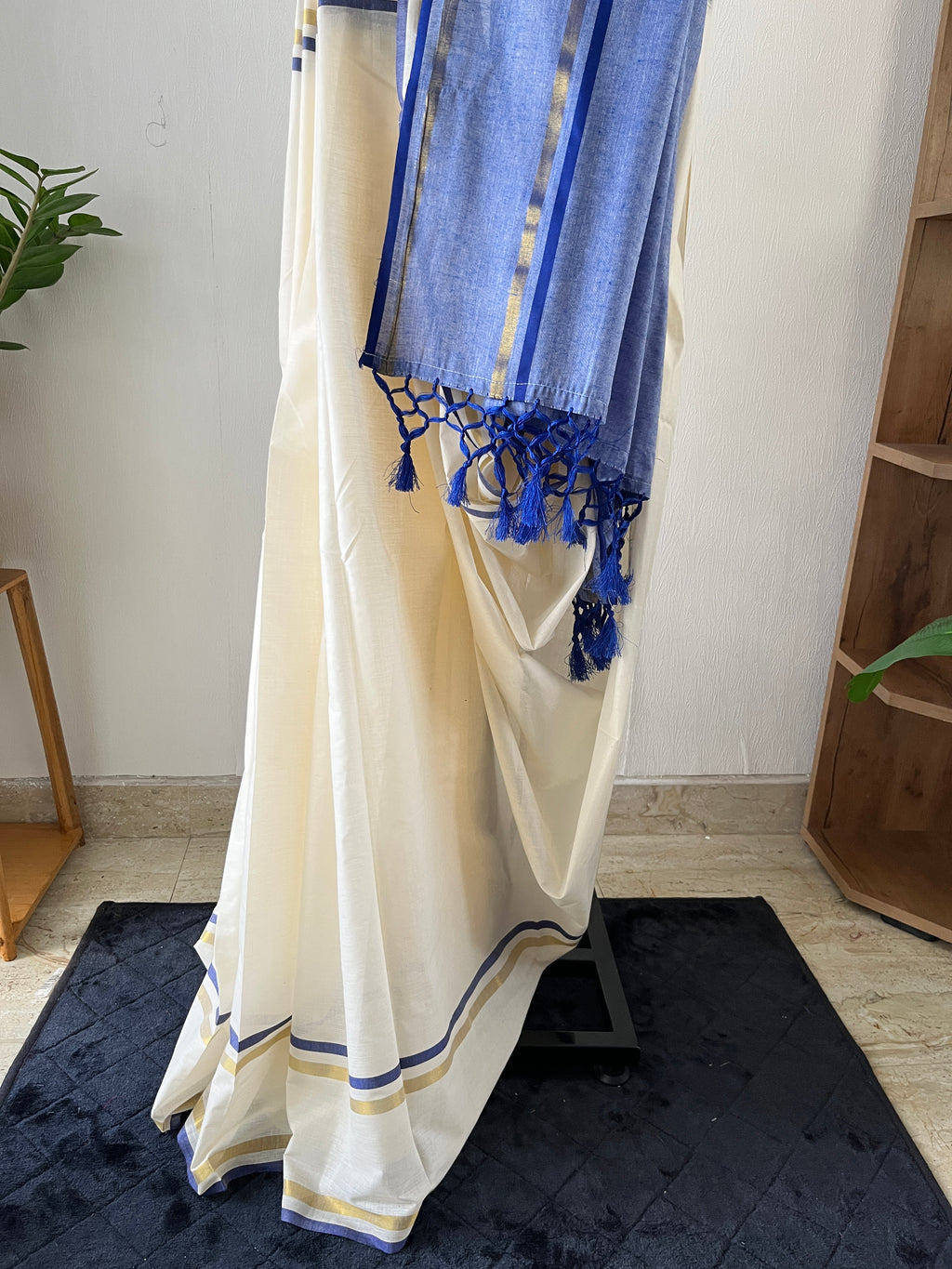 So-010 blue kerala saree in 100 count mul cotton