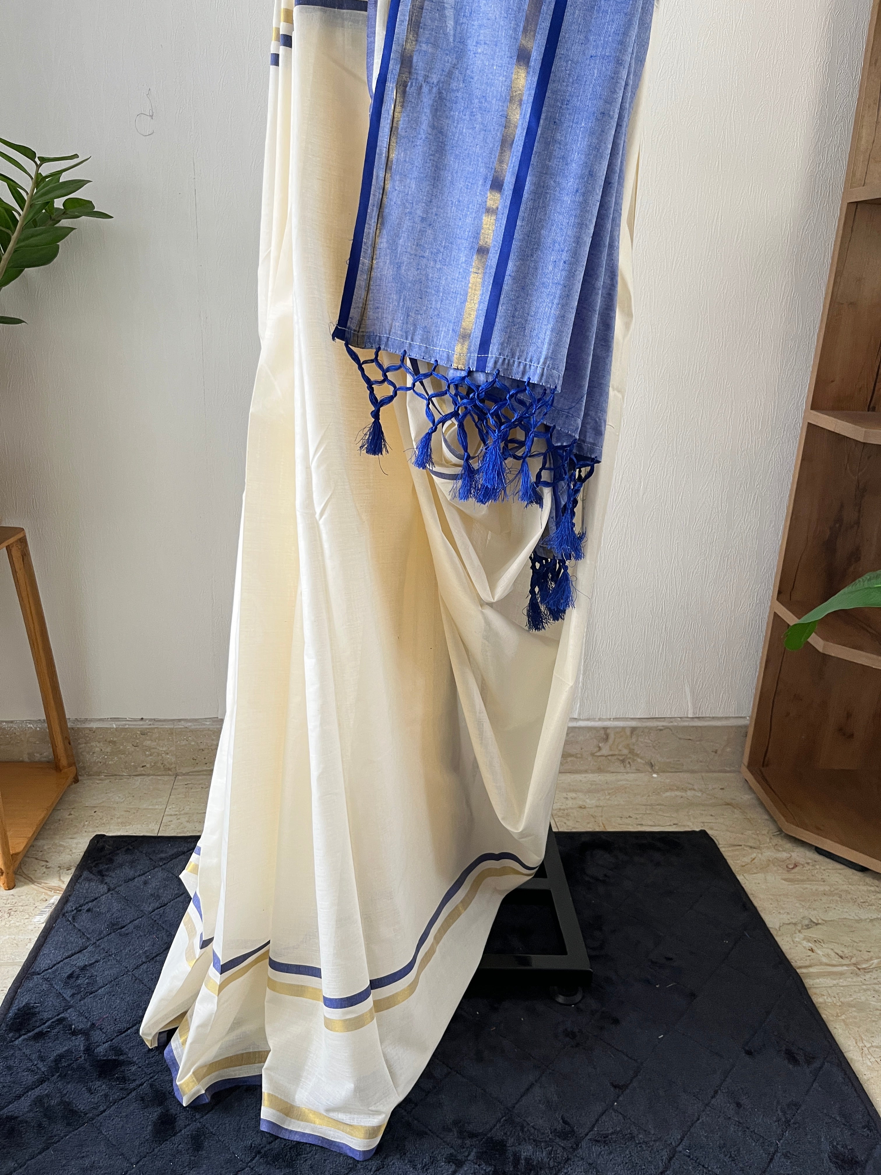 So-010 blue kerala saree in 100 count mul cotton