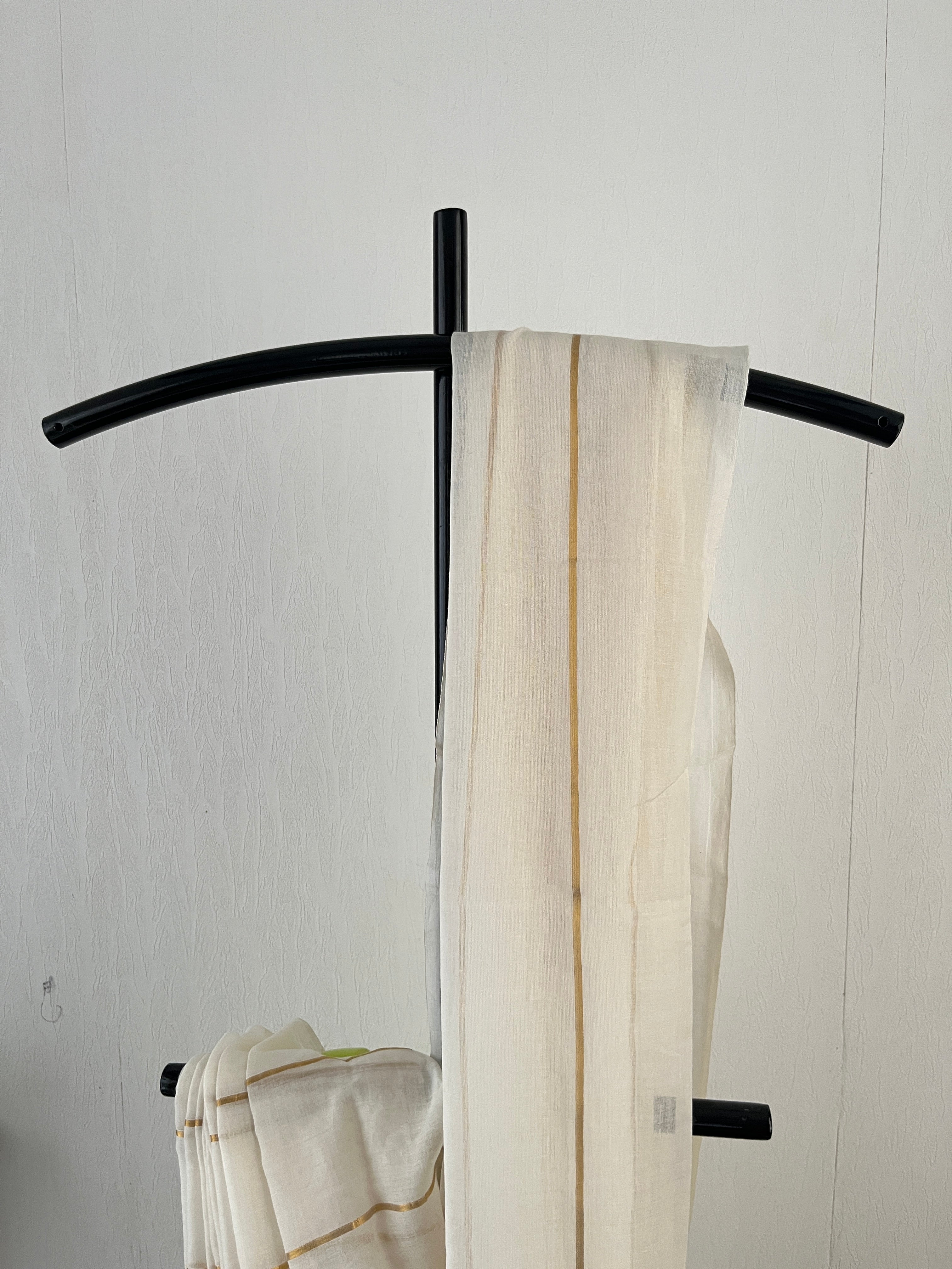 So-070 plain with golden zari stripes