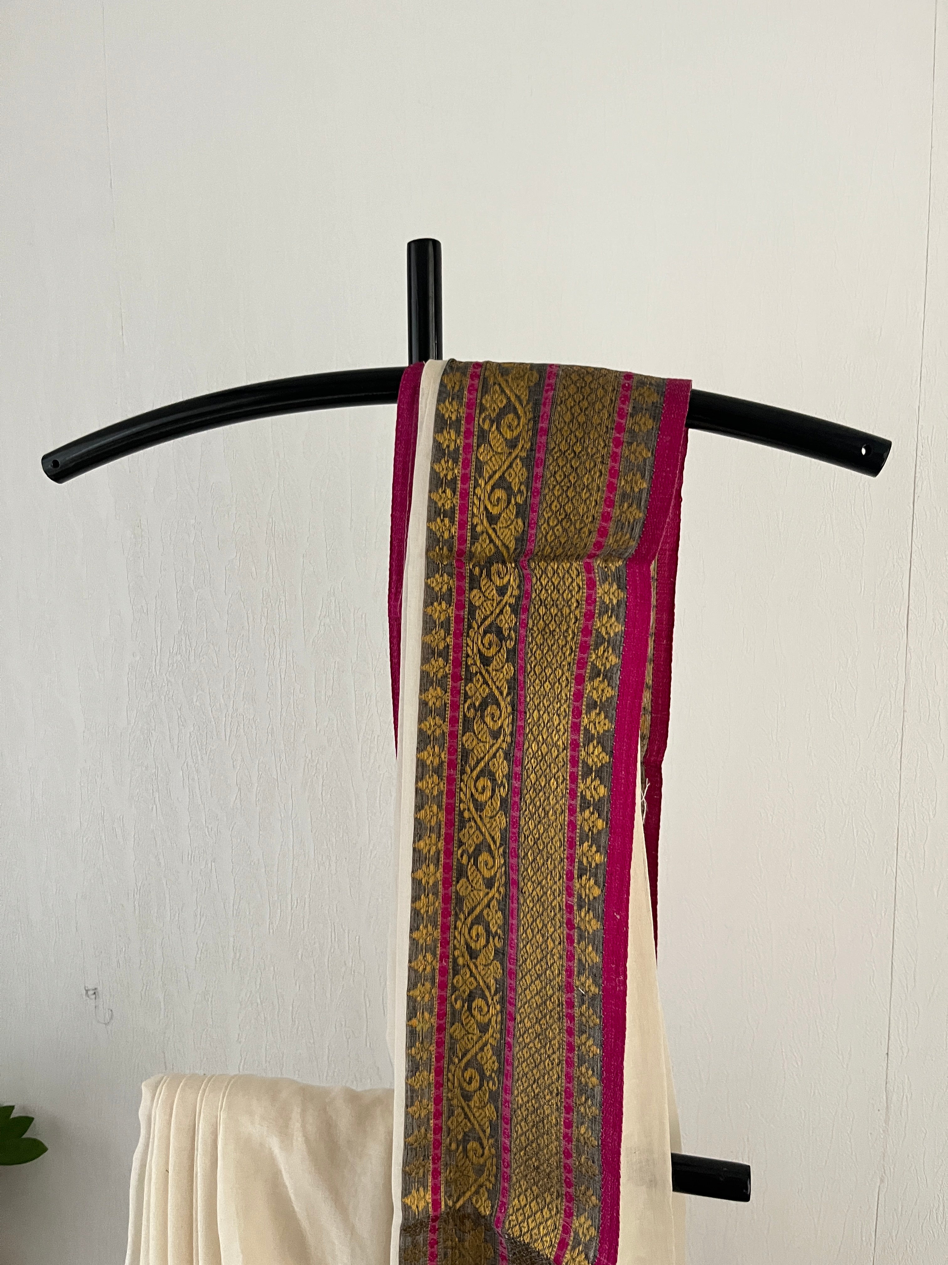 So-090 off white with antique border