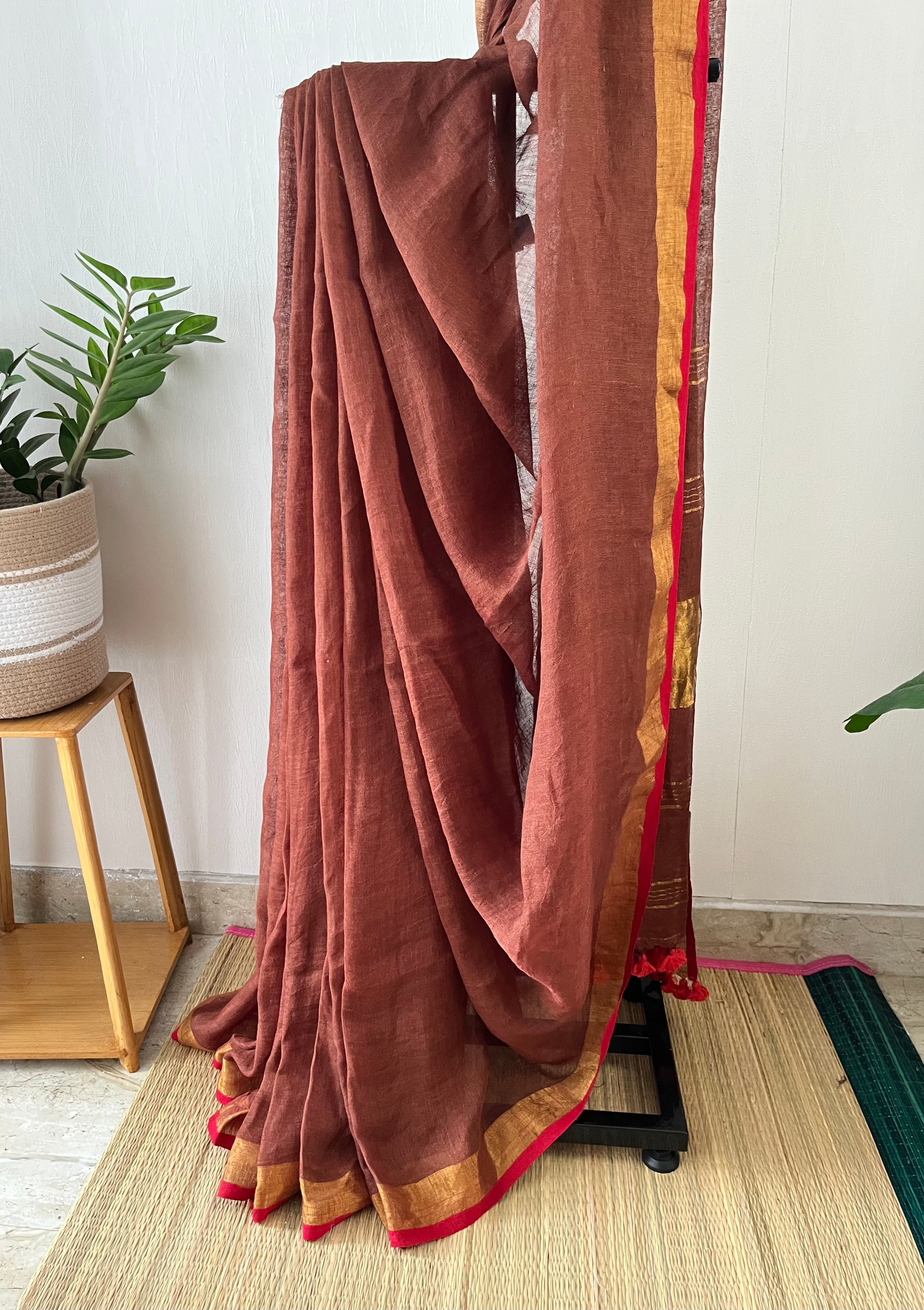 Brown With Red And Gold Border With Running Blouse Piece | Sl-003