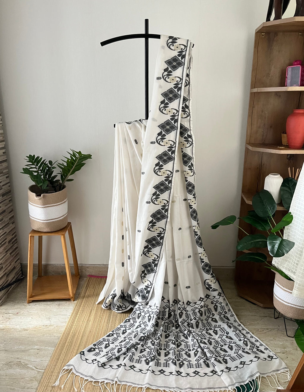Off White Jamdani With Black Prints With Running Blouse Piece | Sl-006