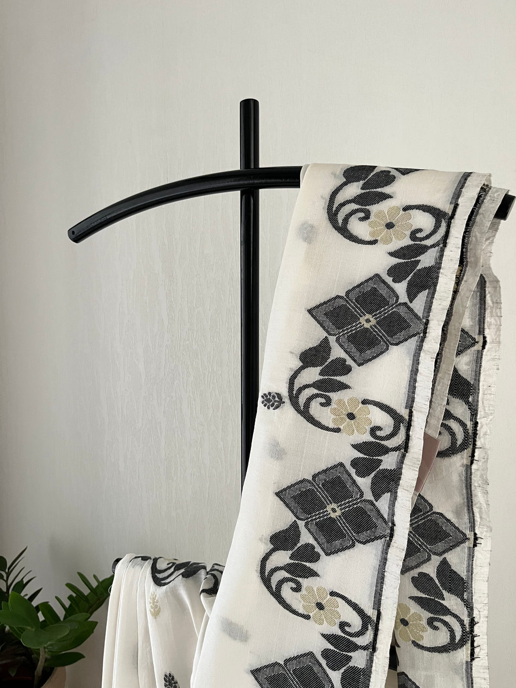 Off White Jamdani With Black Prints With Running Blouse Piece | Sl-006