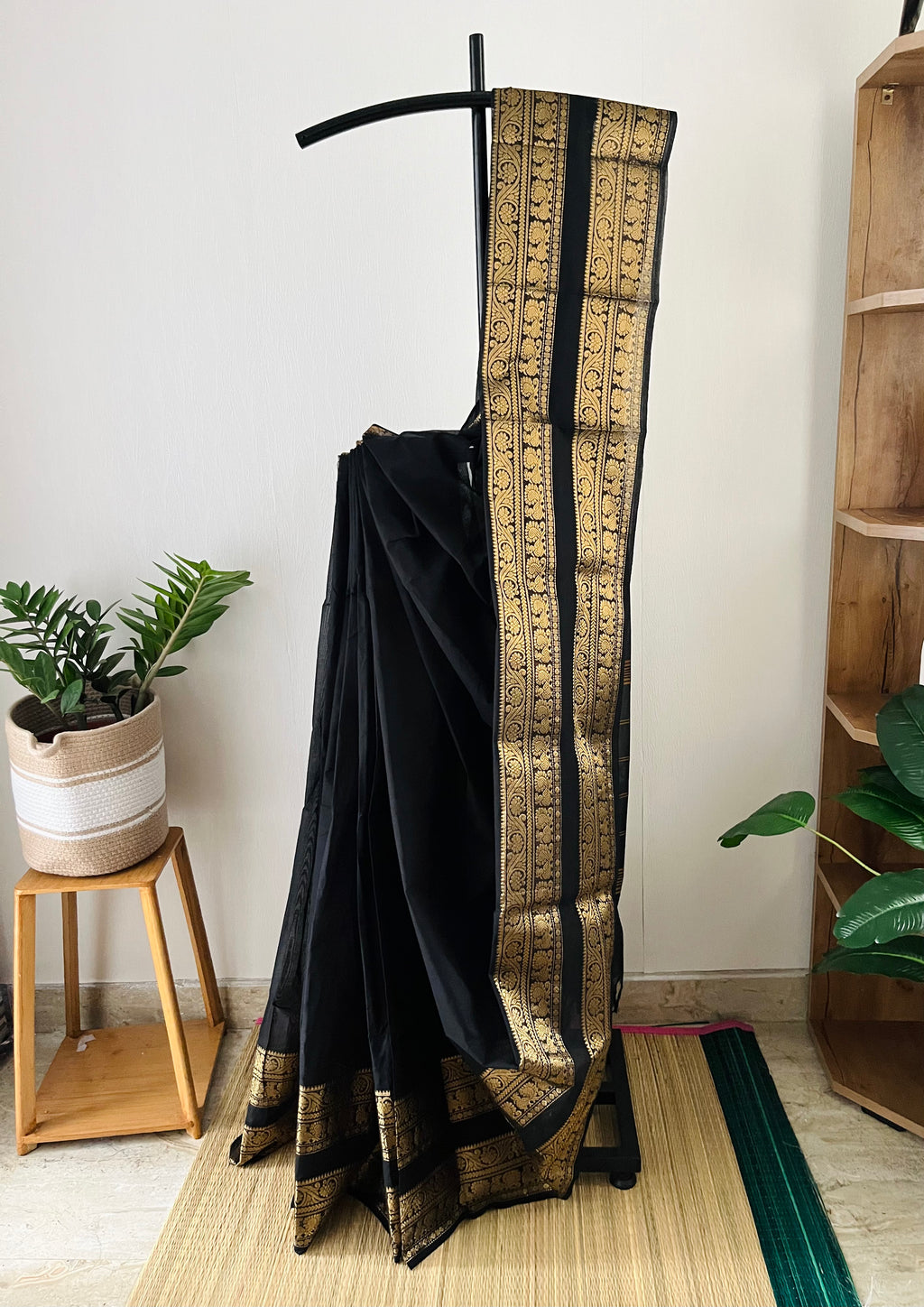Black With Rettapettu Border With Running Blouse Piece | Snp-008