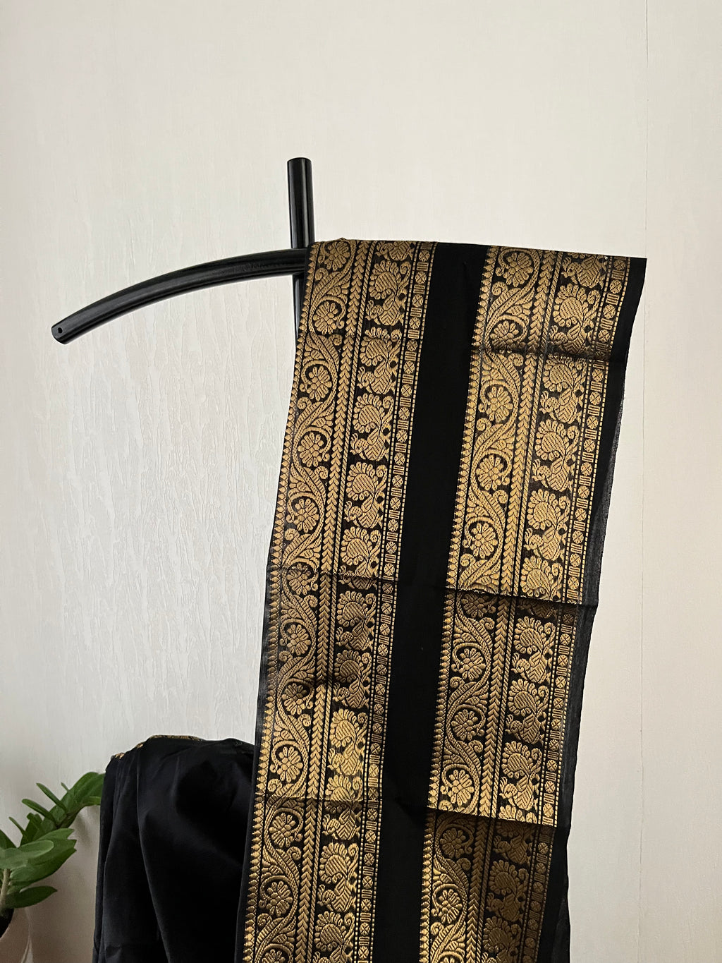 Black With Rettapettu Border With Running Blouse Piece | Snp-008