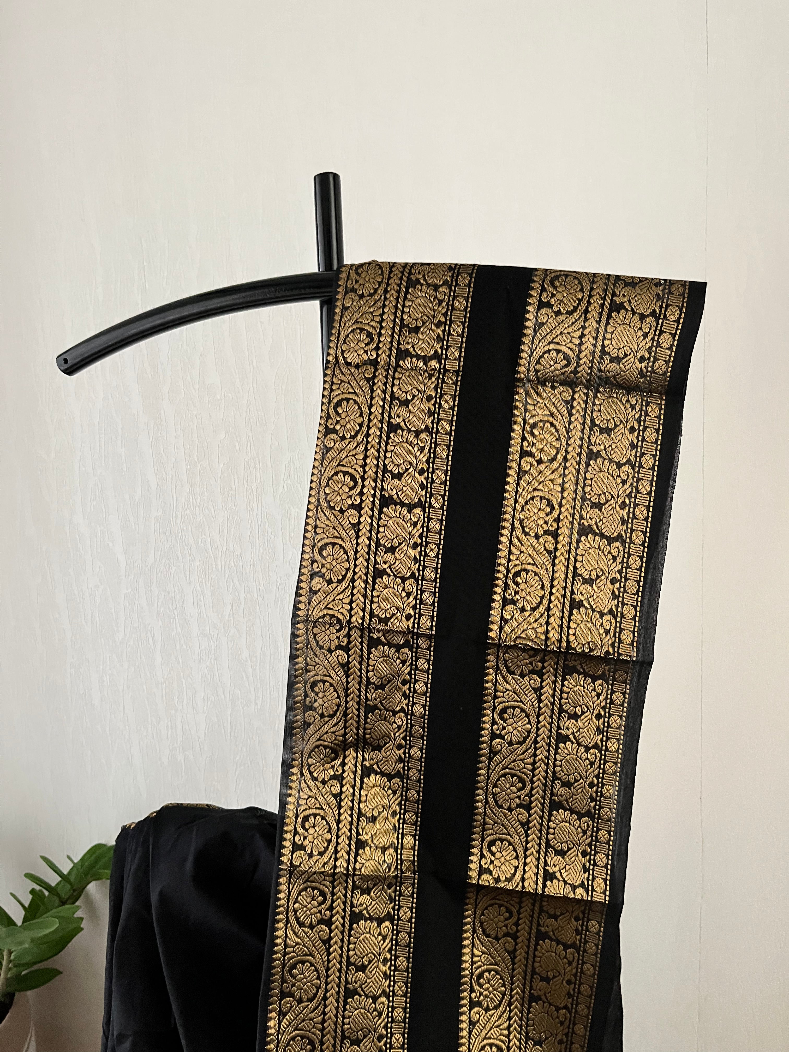 Black With Rettapettu Border With Running Blouse Piece | Snp-008