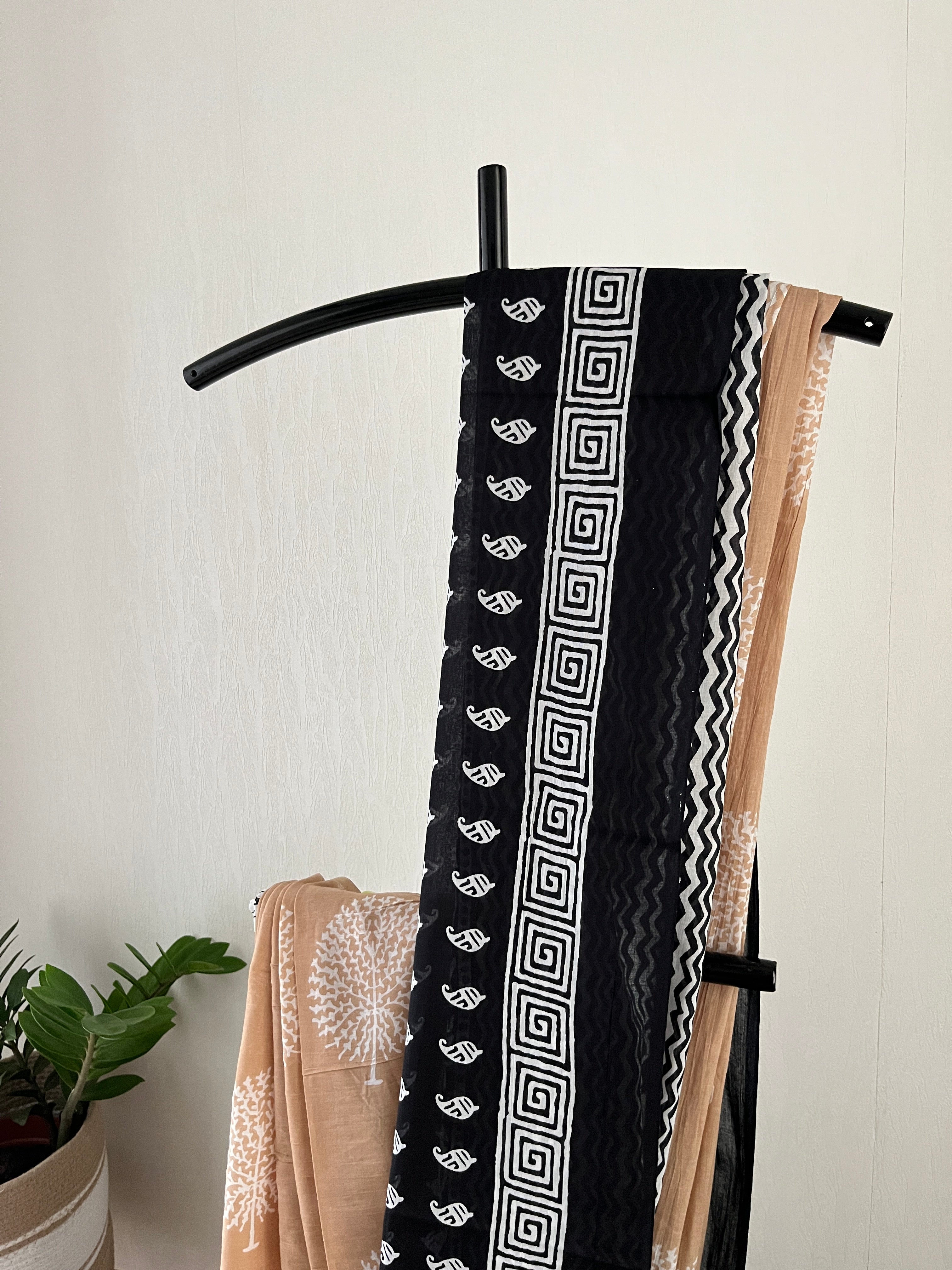 Biscuit Colour With Black And White Print Saree With Blouse Piece | Sb-005