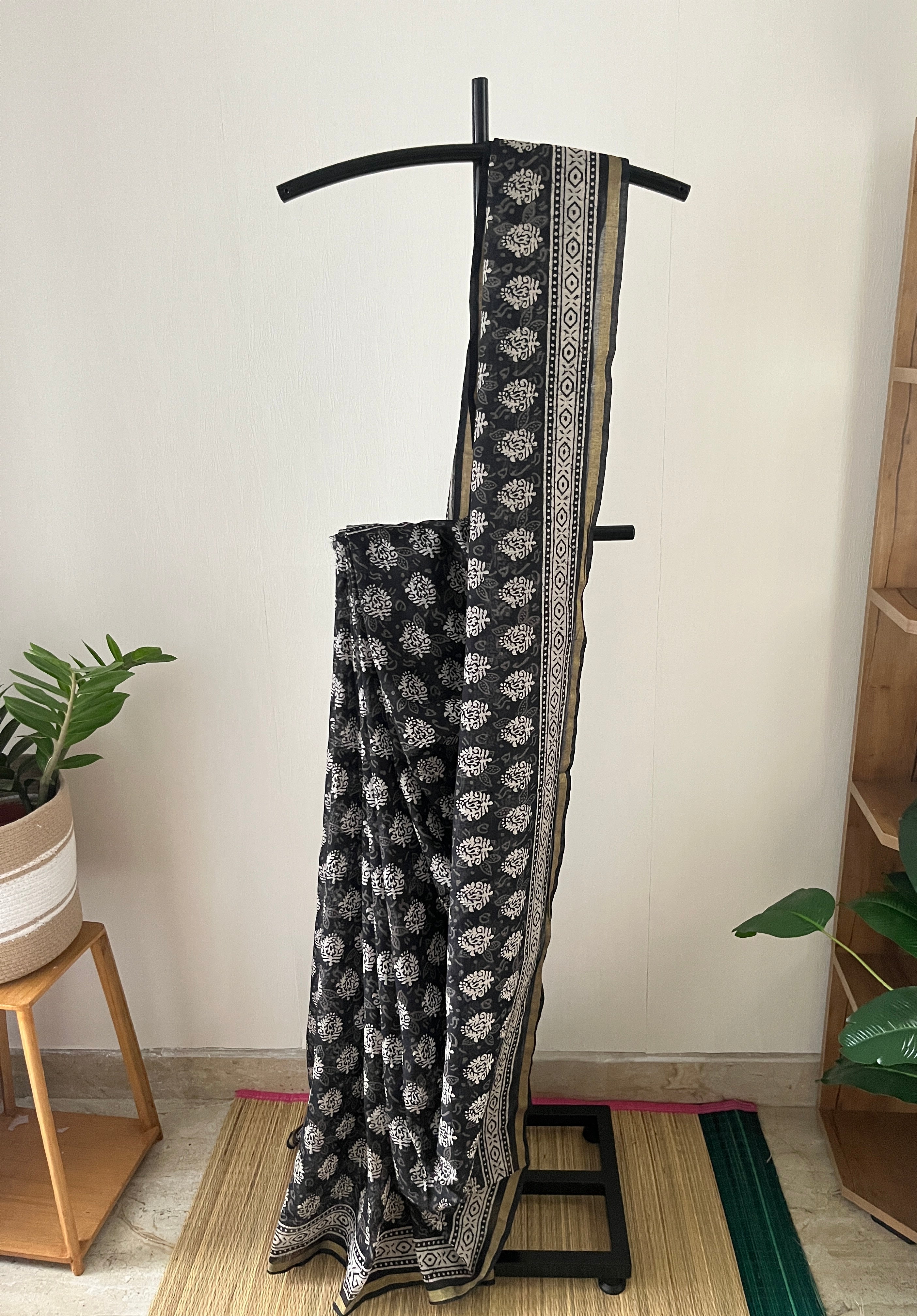 Black Semi Chanderi Saree With Blouse Piece | Sc-001