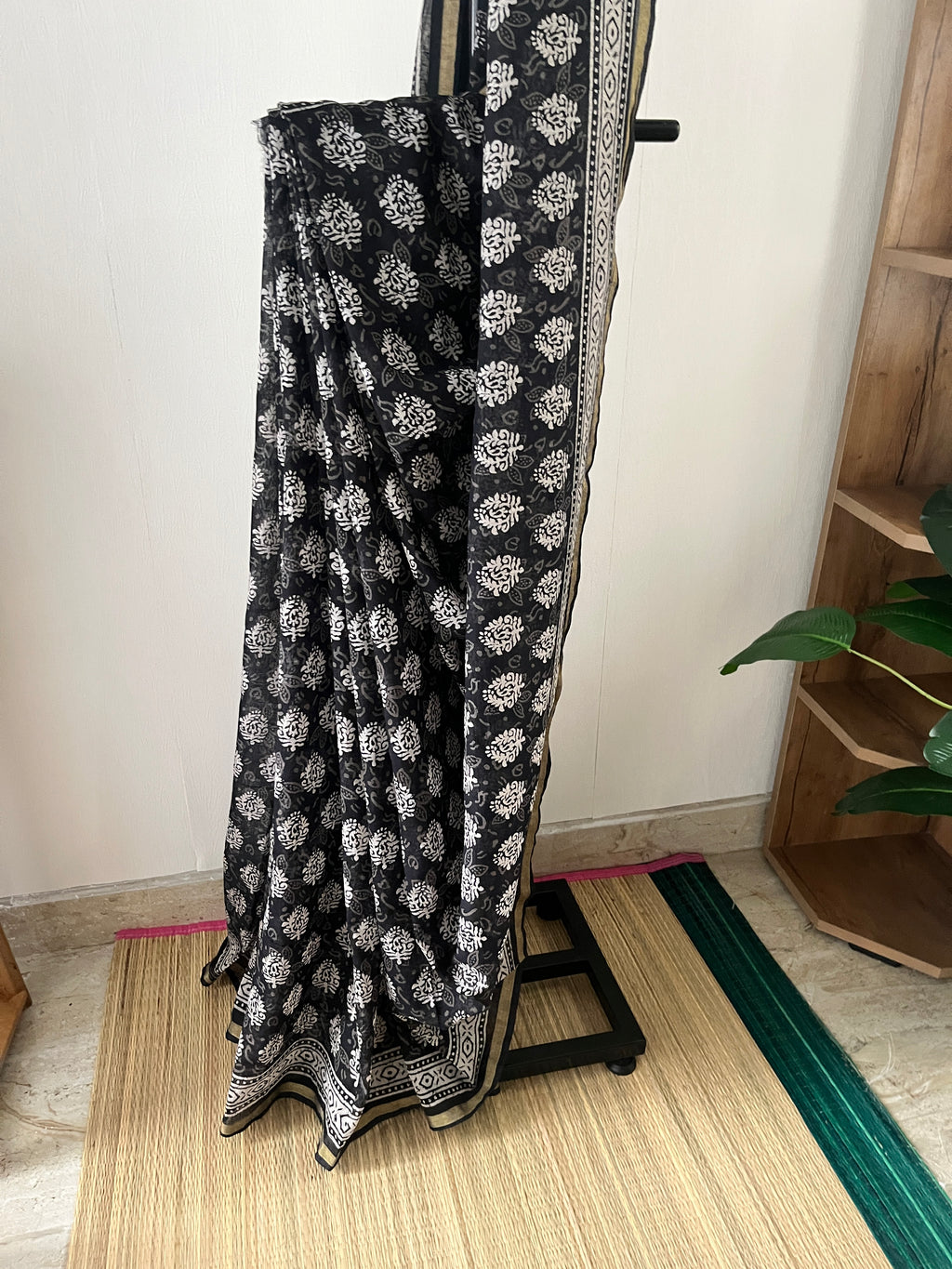 Black Semi Chanderi Saree With Blouse Piece | Sc-001