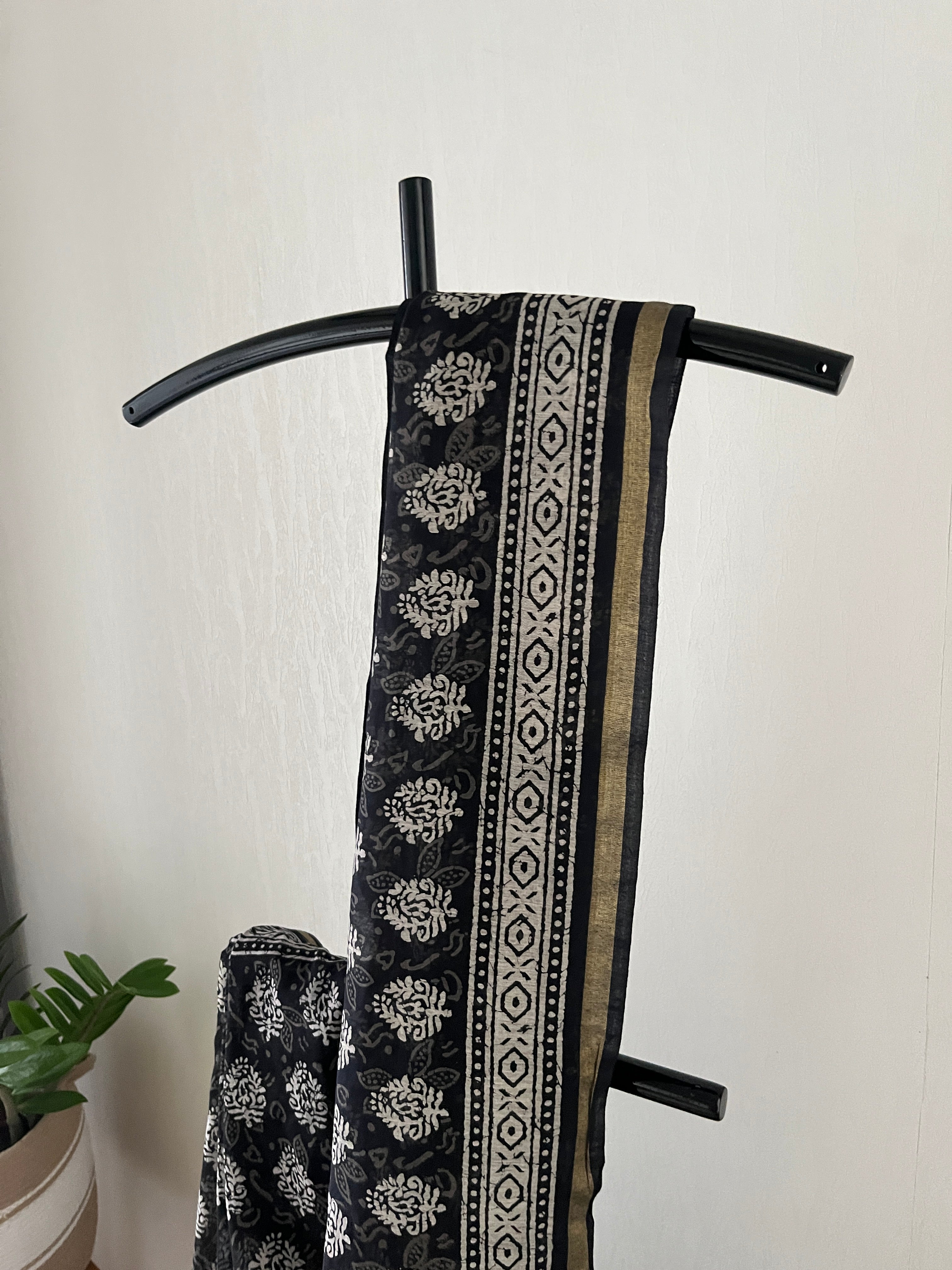 Black Semi Chanderi Saree With Blouse Piece | Sc-001
