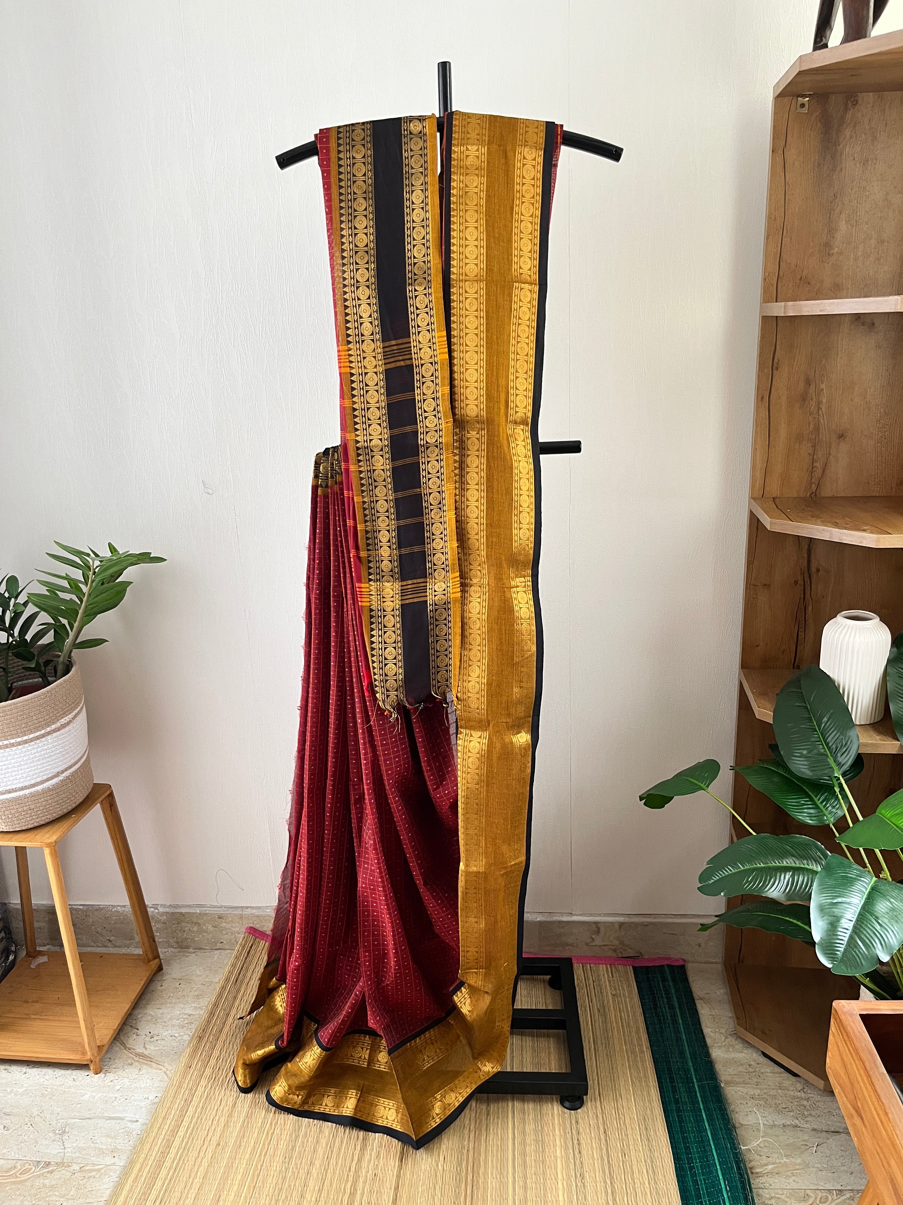 Snp-018 maroon ganga jamuna kattam design